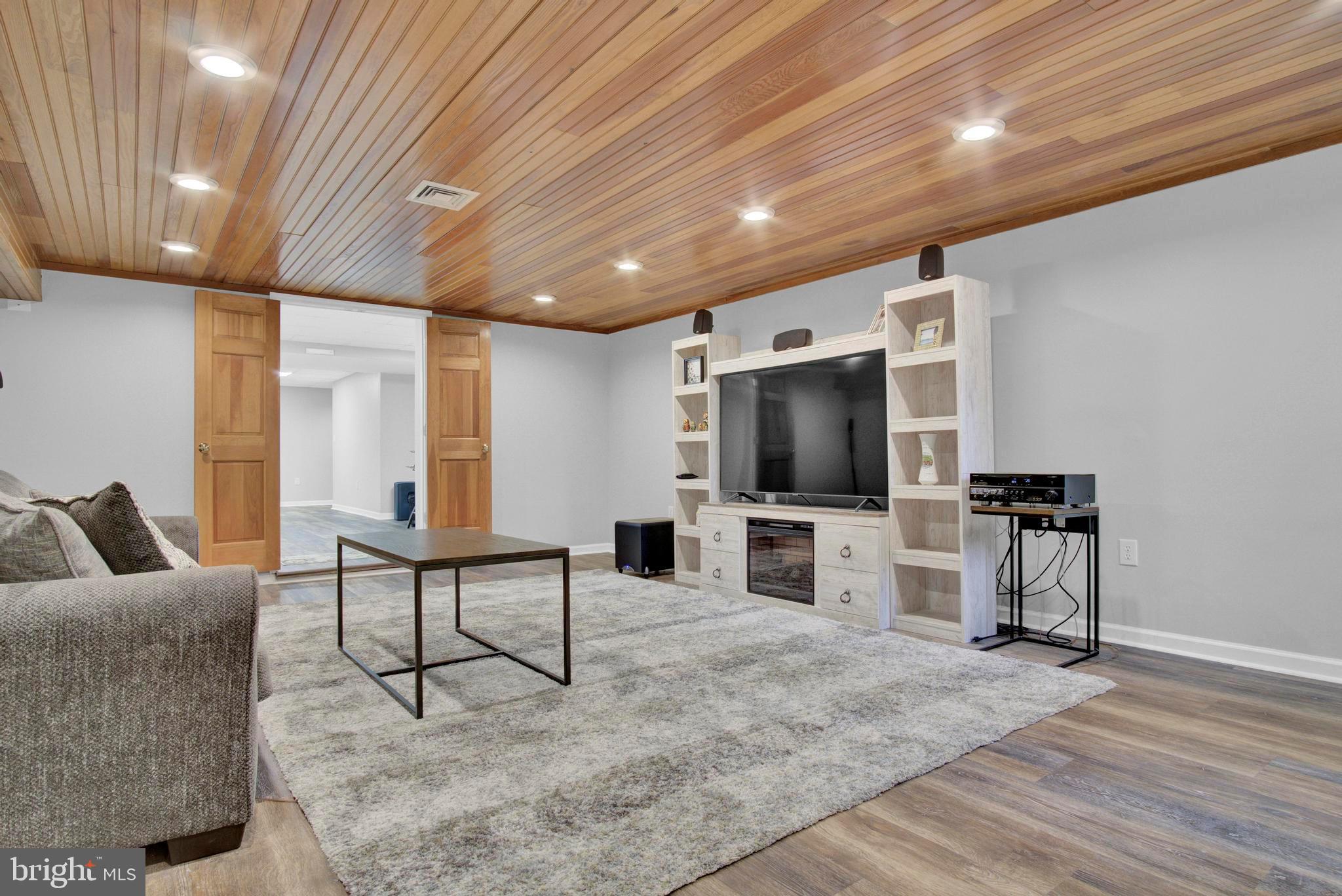 JEFFERSON COURT - Residential