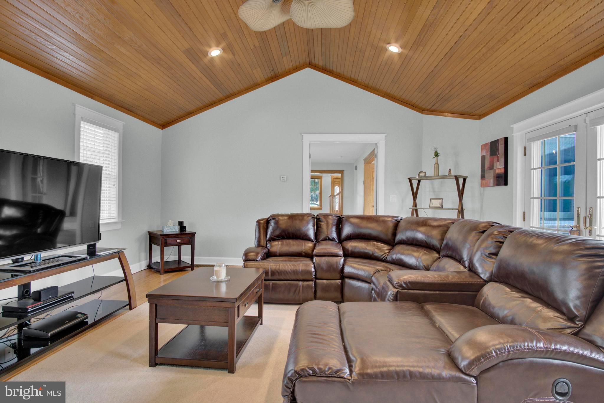 JEFFERSON COURT - Residential