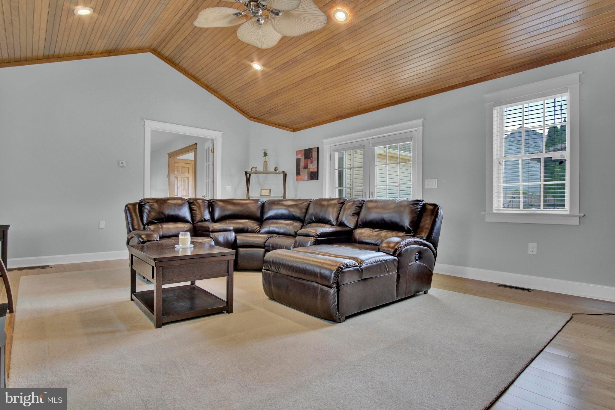 JEFFERSON COURT - Residential
