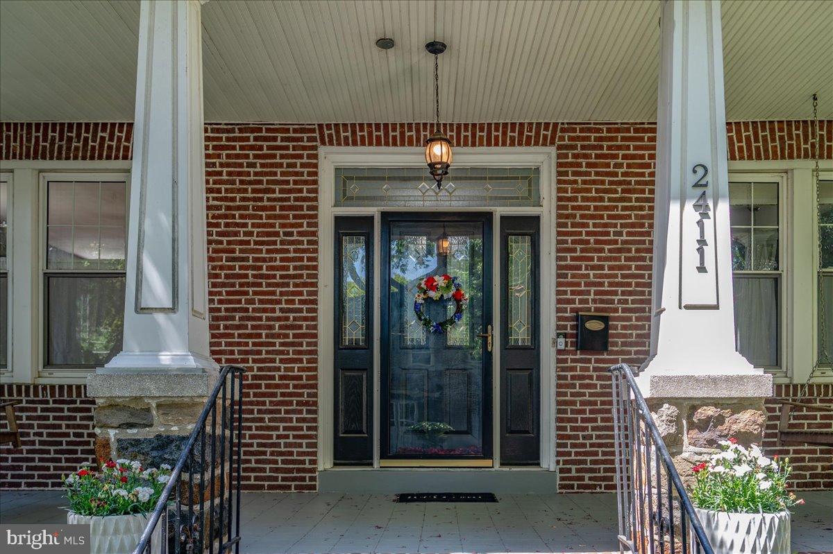2411 N FRANKLIN