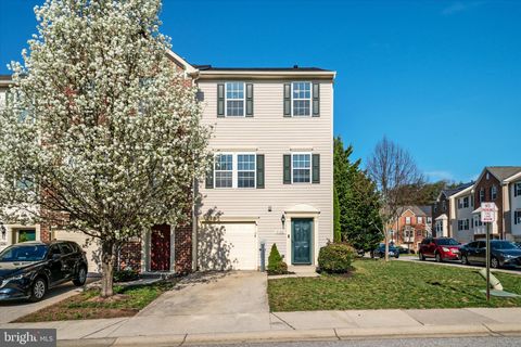 Townhouse For Sale - 7132 Tanager Avenue<br/> GLEN BURNIE, MD 21060