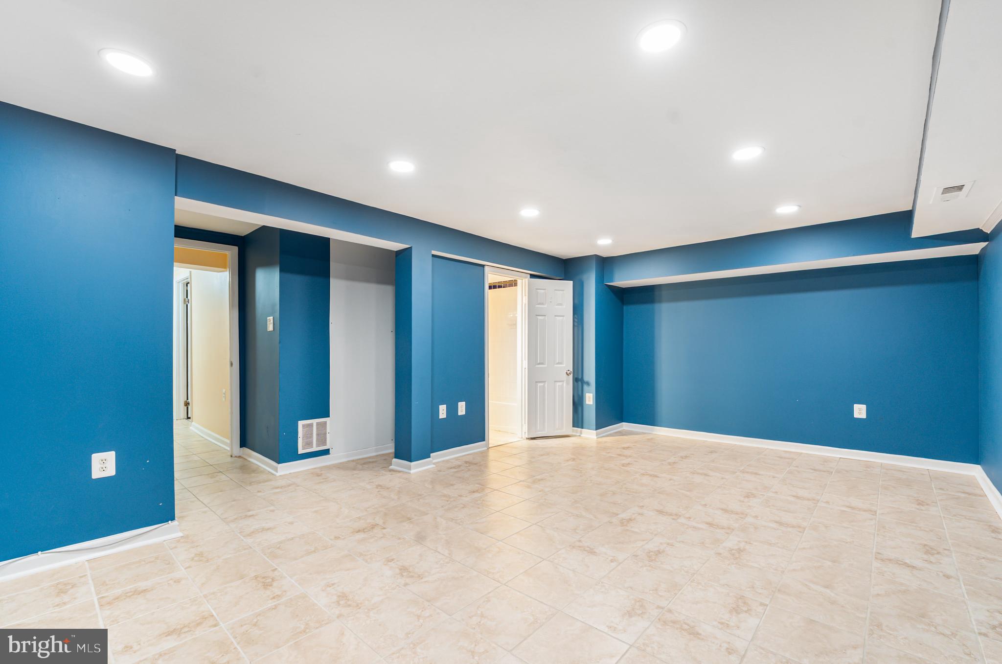 SOUTHGATE WOODS TOWNHOUSES - Residential