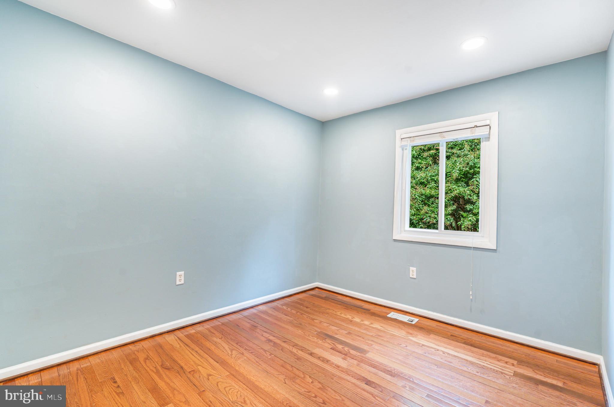 SOUTHGATE WOODS TOWNHOUSES - Residential