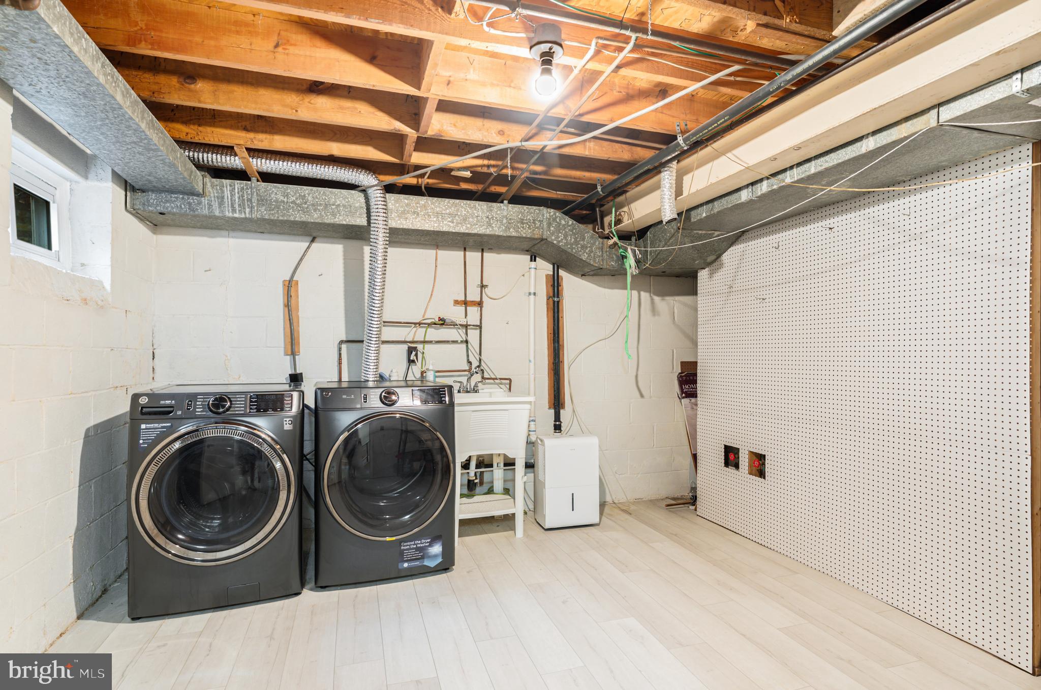 SOUTHGATE WOODS TOWNHOUSES - Residential