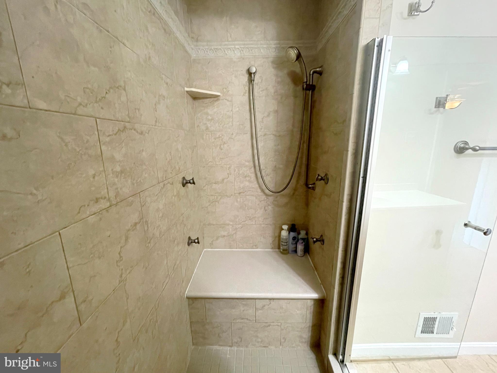 SHORES OF CALVERT - Residential Lease