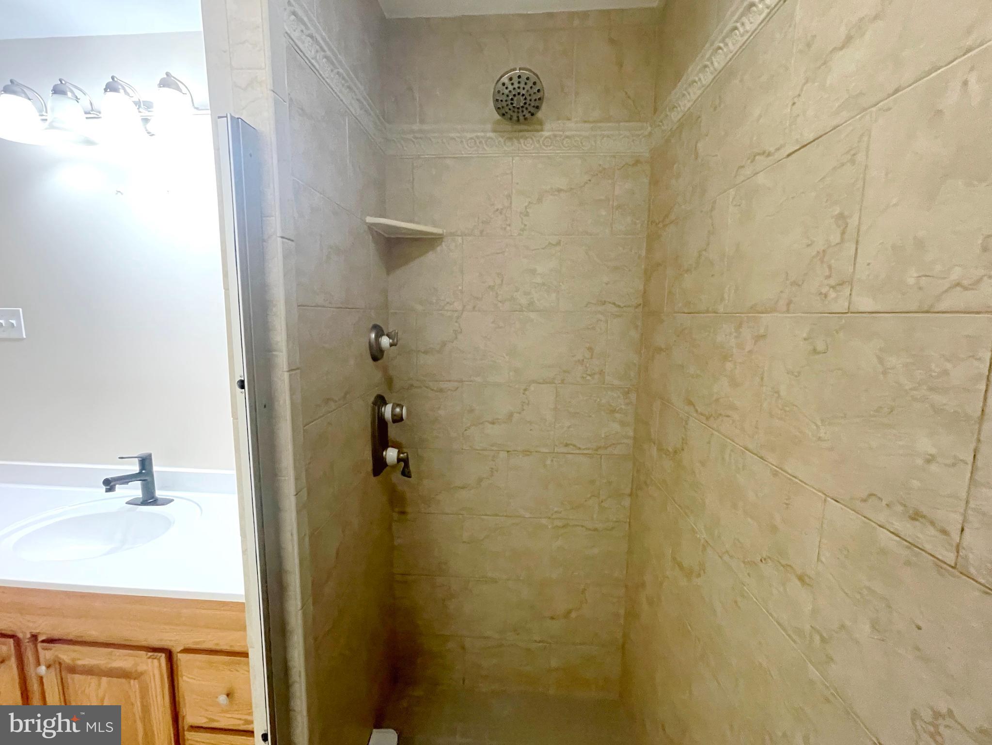 SHORES OF CALVERT - Residential Lease