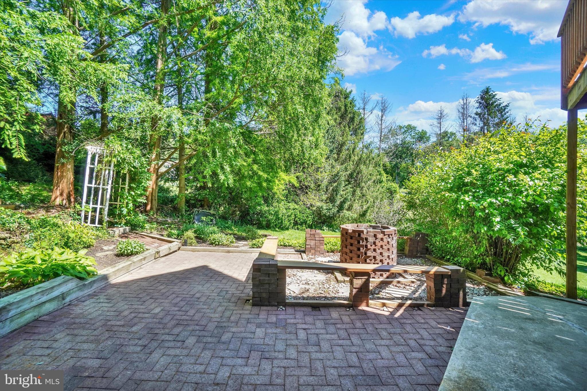 ARLINGTON PARK - Residential