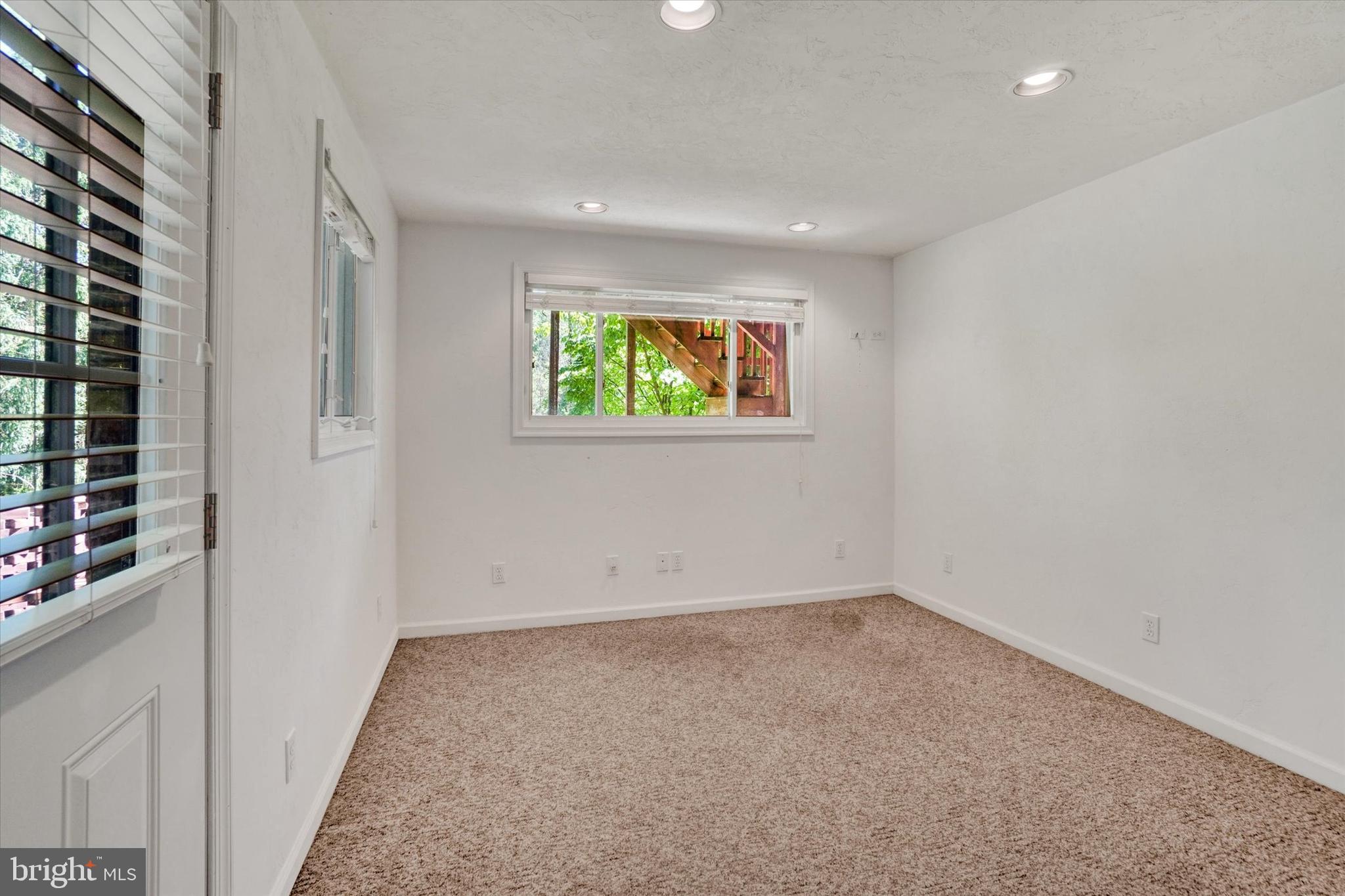 ARLINGTON PARK - Residential