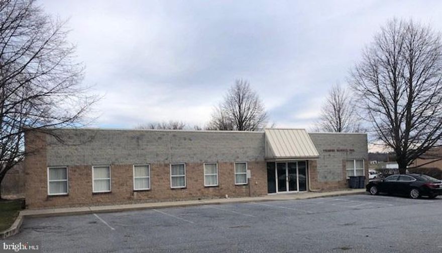 Professional office building located in Manheim Township’s Flyway  Business Park. Comprised of +/- 4,000 SF, the space includes 3 private offices, breakroom, 2 bathrooms and large open area for workstations. Landlord will replace carpet and paint.