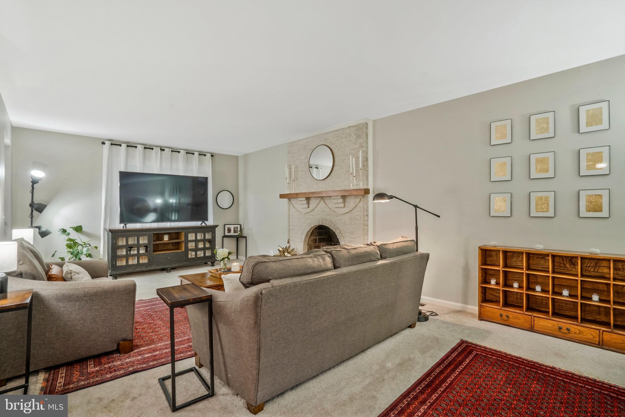 COUNTRY CLUB TERRACE - Residential