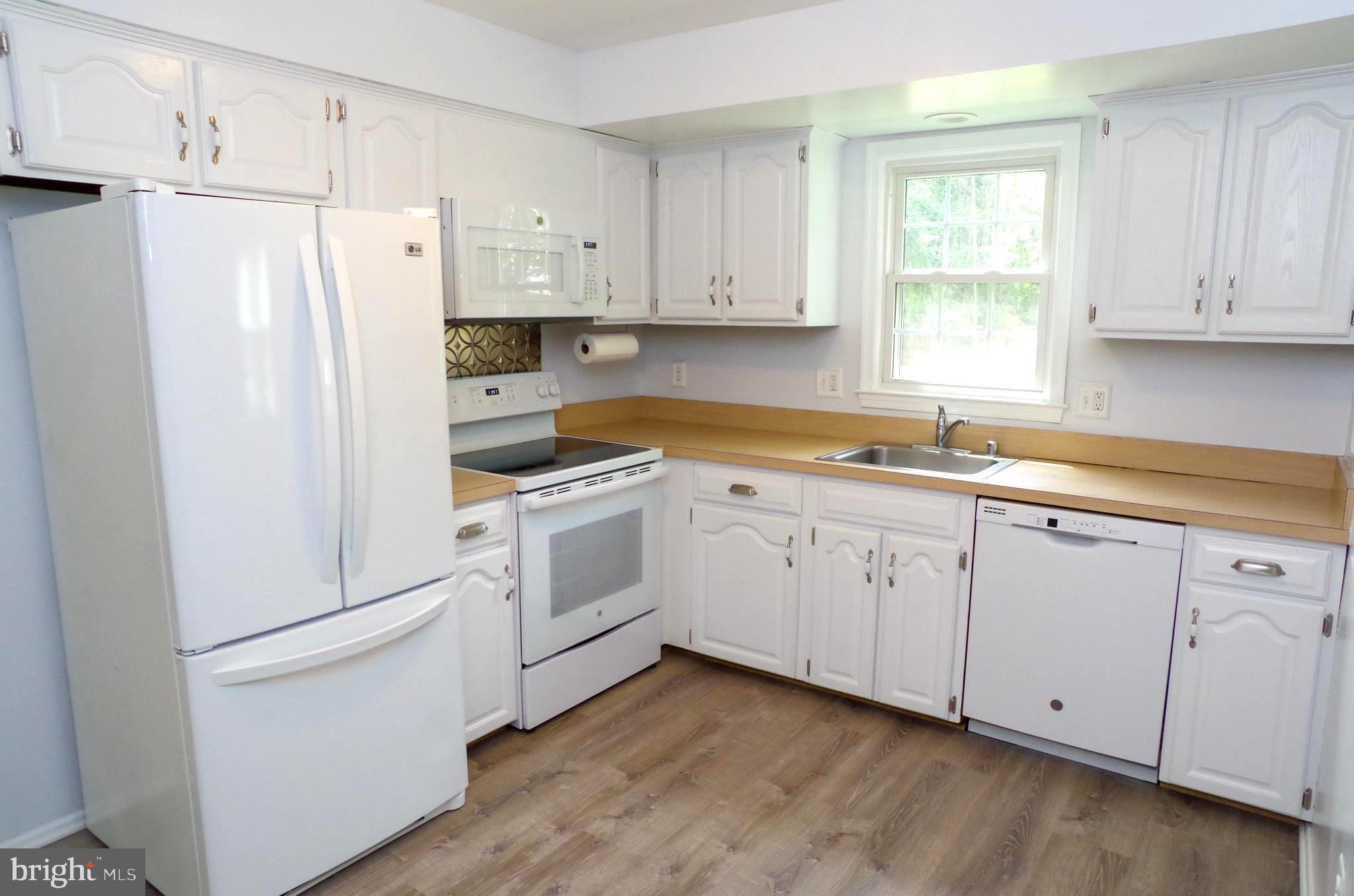 HICKORY FARMS - Residential Lease