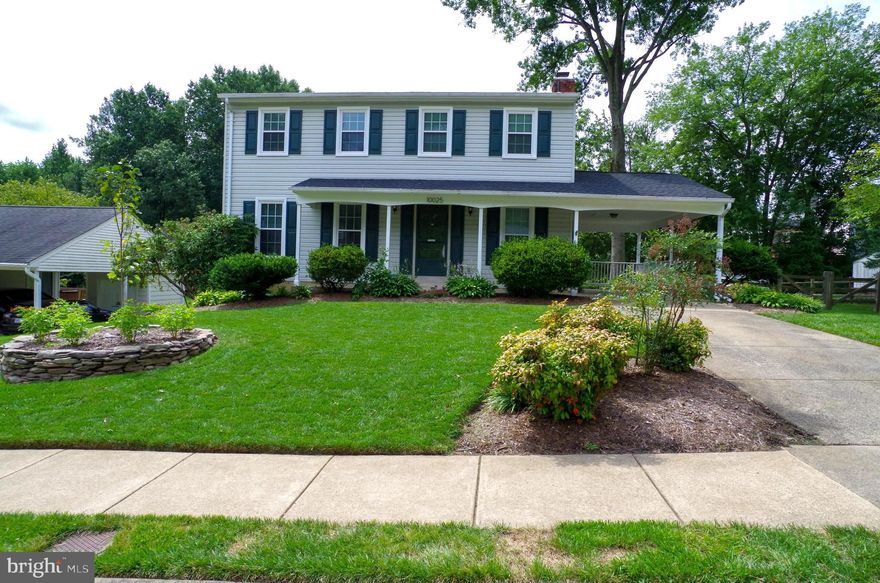 Beautiful 4BR 2.5 BA SFD Home in Fairfax. Harwood Floors on the Main Level.  Separate Dining Room. Recreation Room w/ Wood burning Fireplace. White Kitchen w/ Plenty of Cabinets. Living Room features Built-ins. En-suite Primary Bedroom w/ ceiling fan. Huge Backyard. Convenient to 495, Rt 66, Rt 29  and Rt 123 (W. Ox Rd), Lawn mowing included w/ rent.  Available 11/11/2022, MUST SEE!!!!