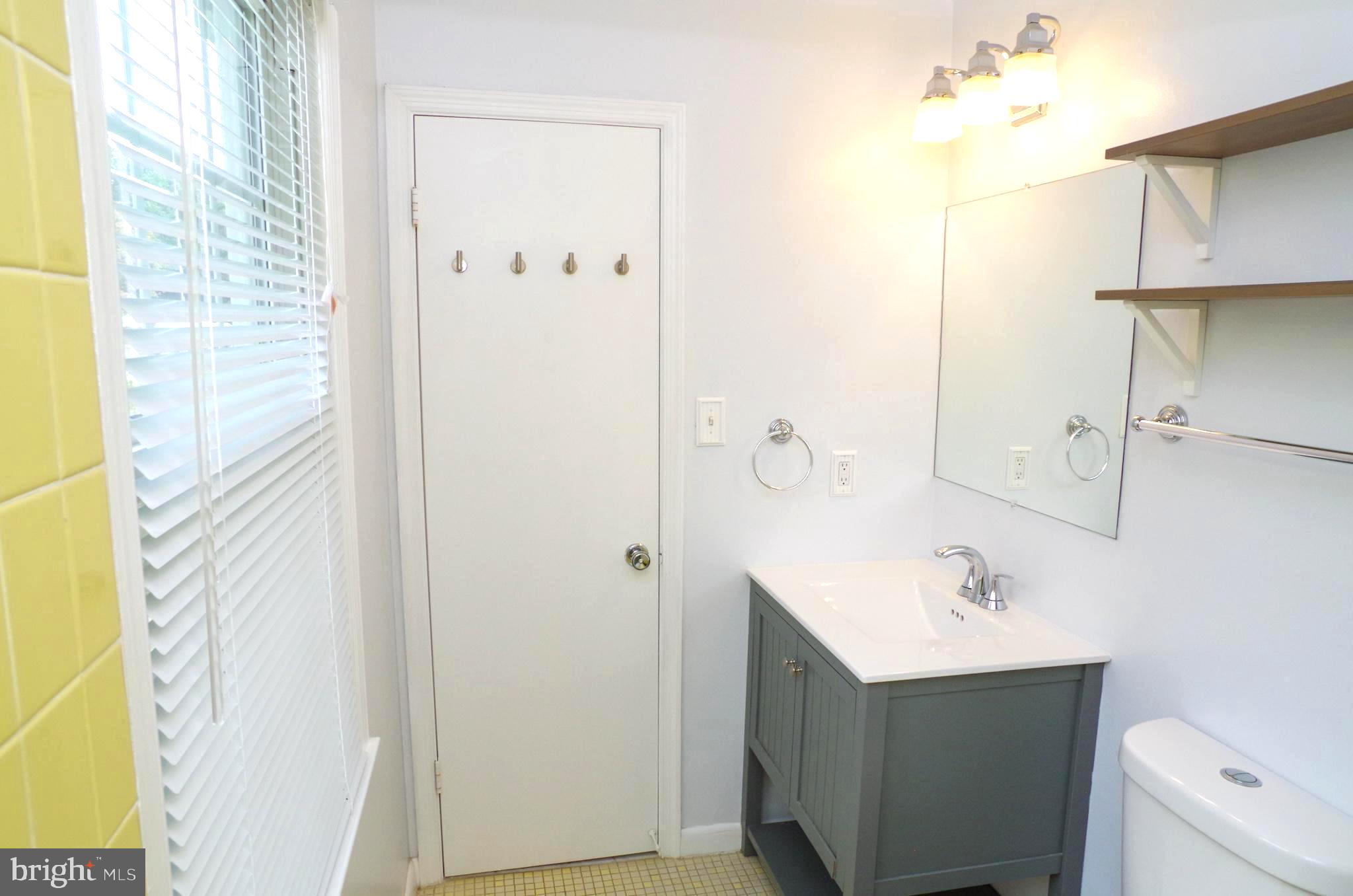 HICKORY FARMS - Residential Lease