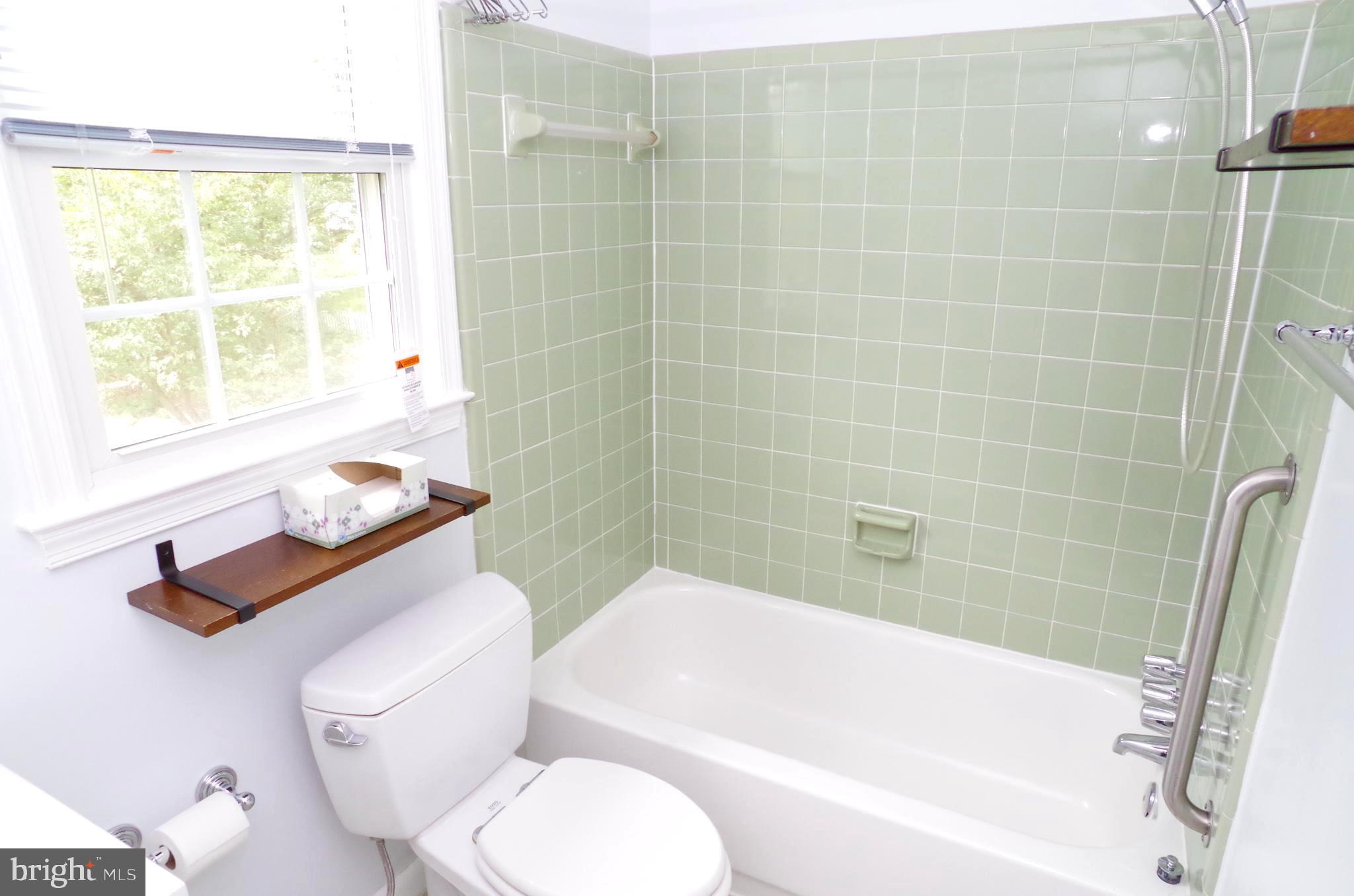 HICKORY FARMS - Residential Lease