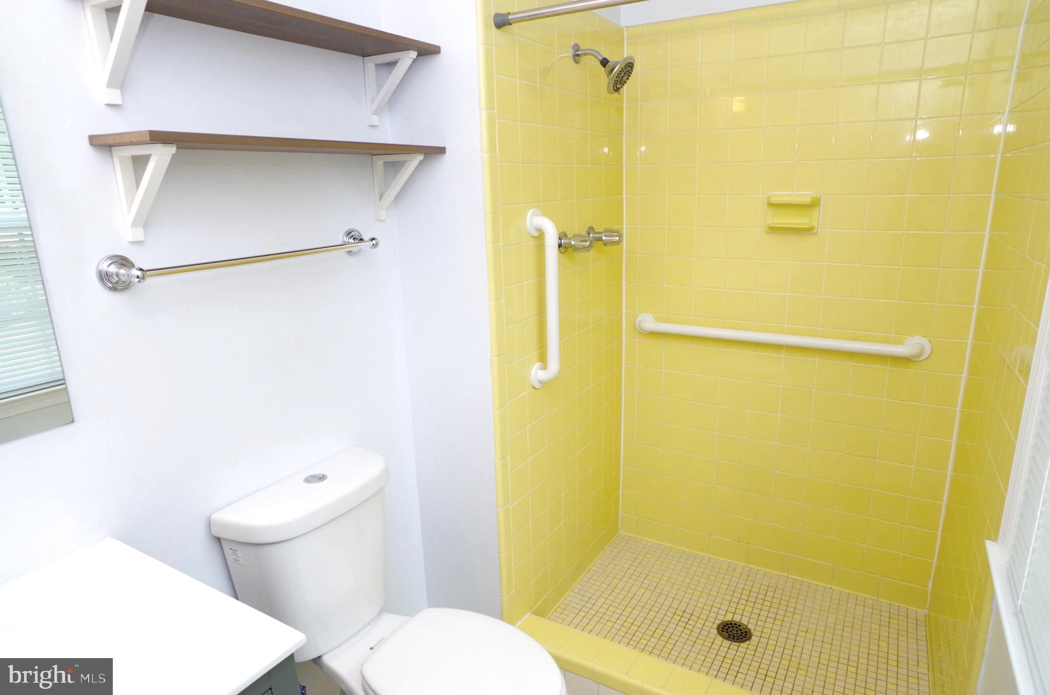 HICKORY FARMS - Residential Lease