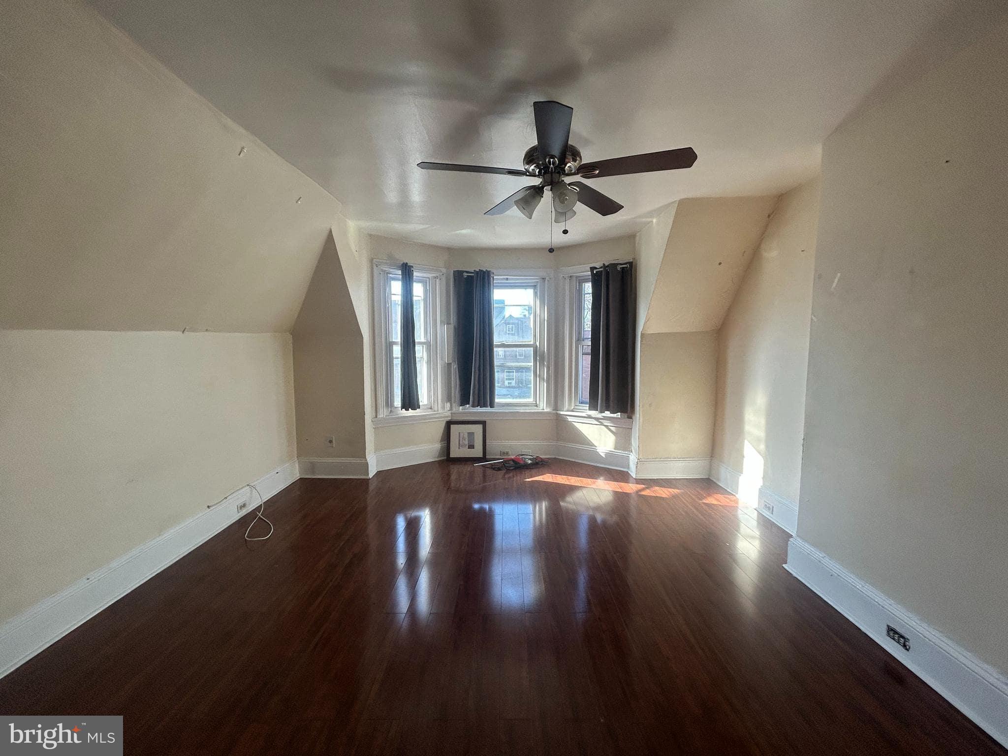 UNIVERSITY CITY - Residential Income