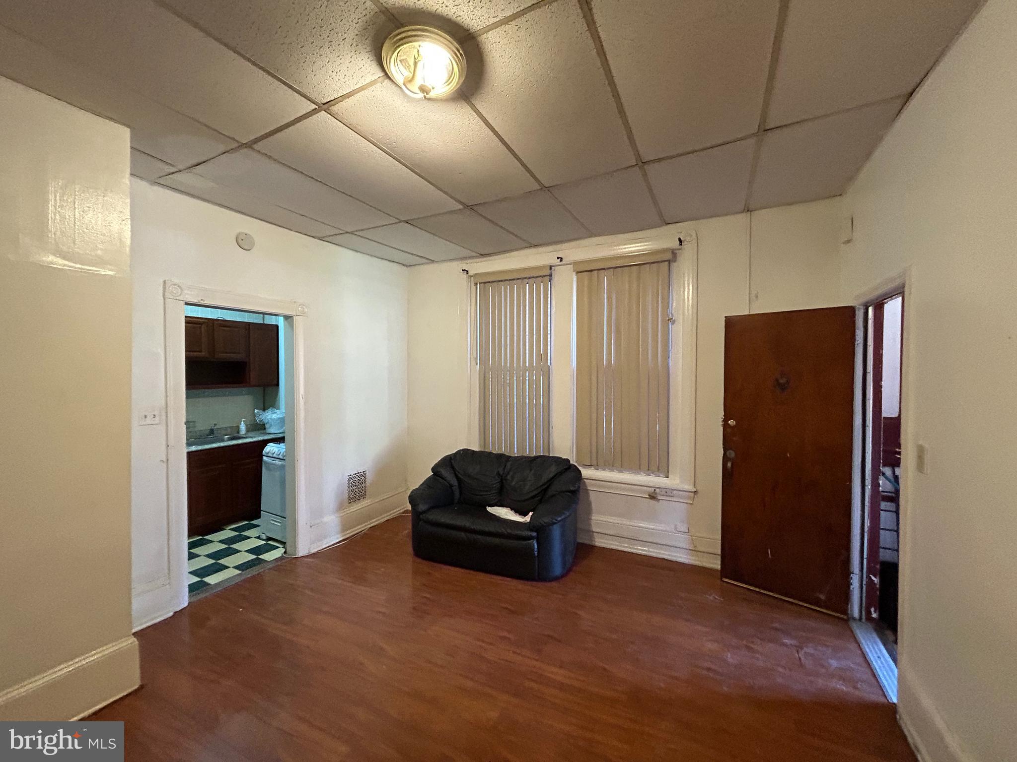 UNIVERSITY CITY - Residential Income