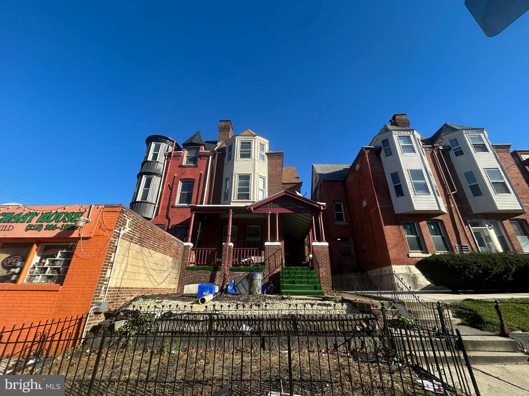 UNIVERSITY CITY - Residential Income