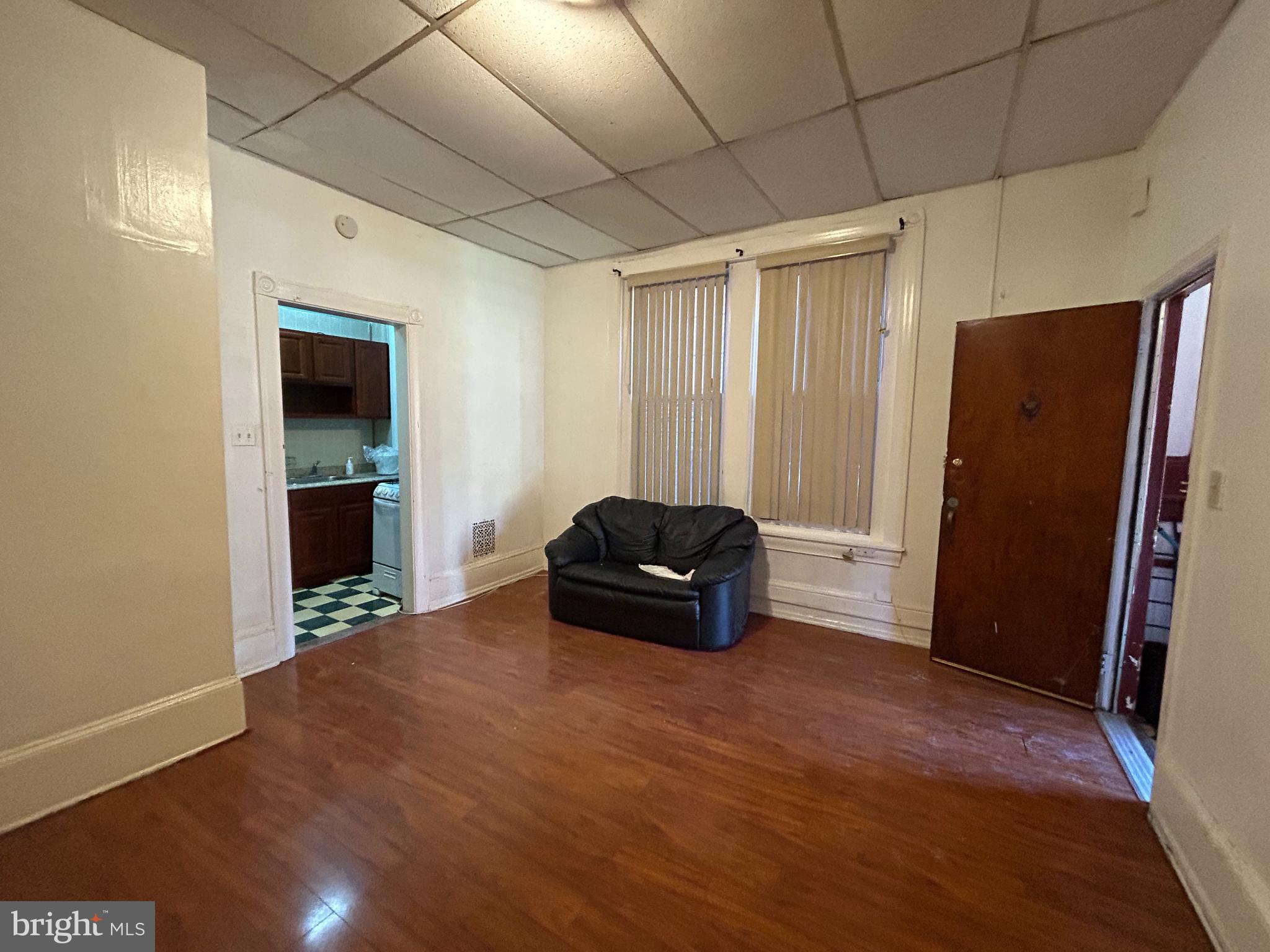 UNIVERSITY CITY - Residential Income