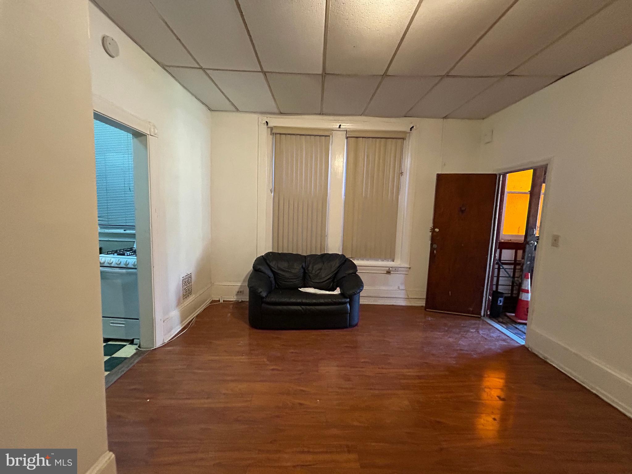 UNIVERSITY CITY - Residential Income