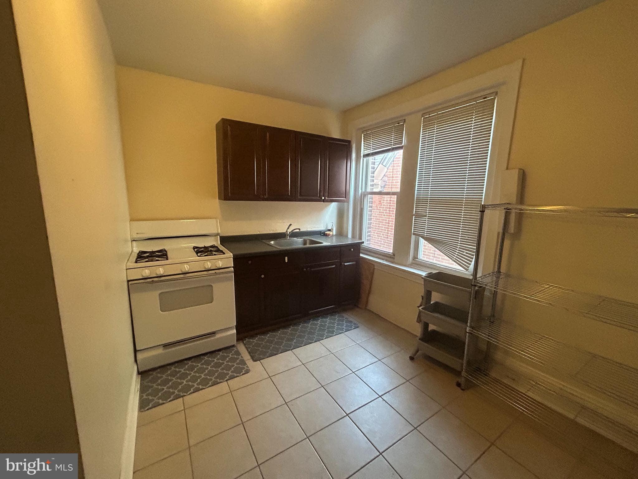 UNIVERSITY CITY - Residential Income