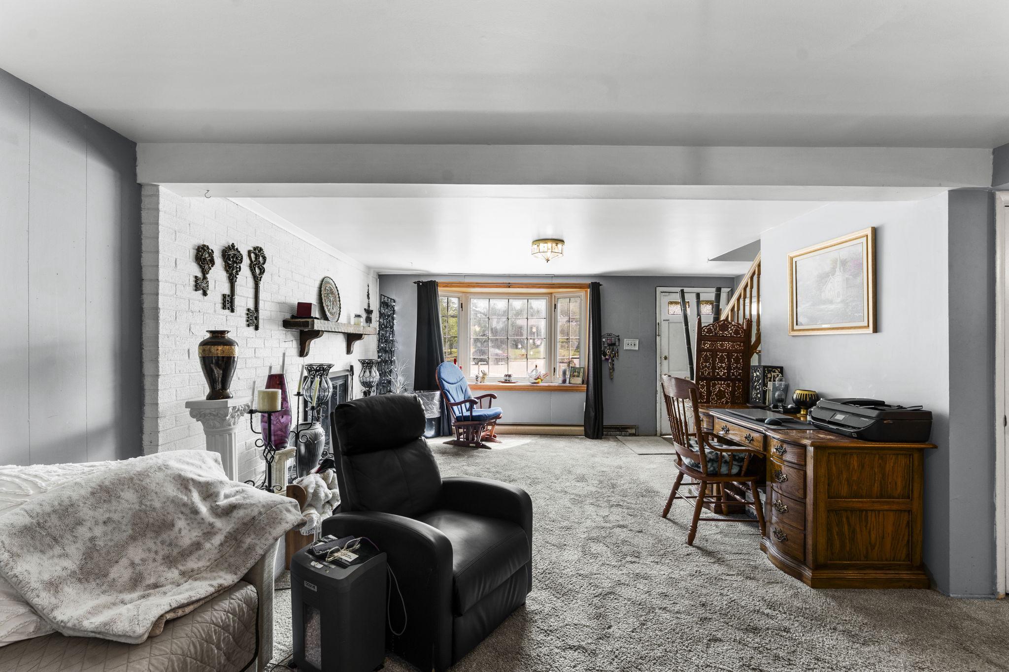 2243 W LONGVIEW DRIVE