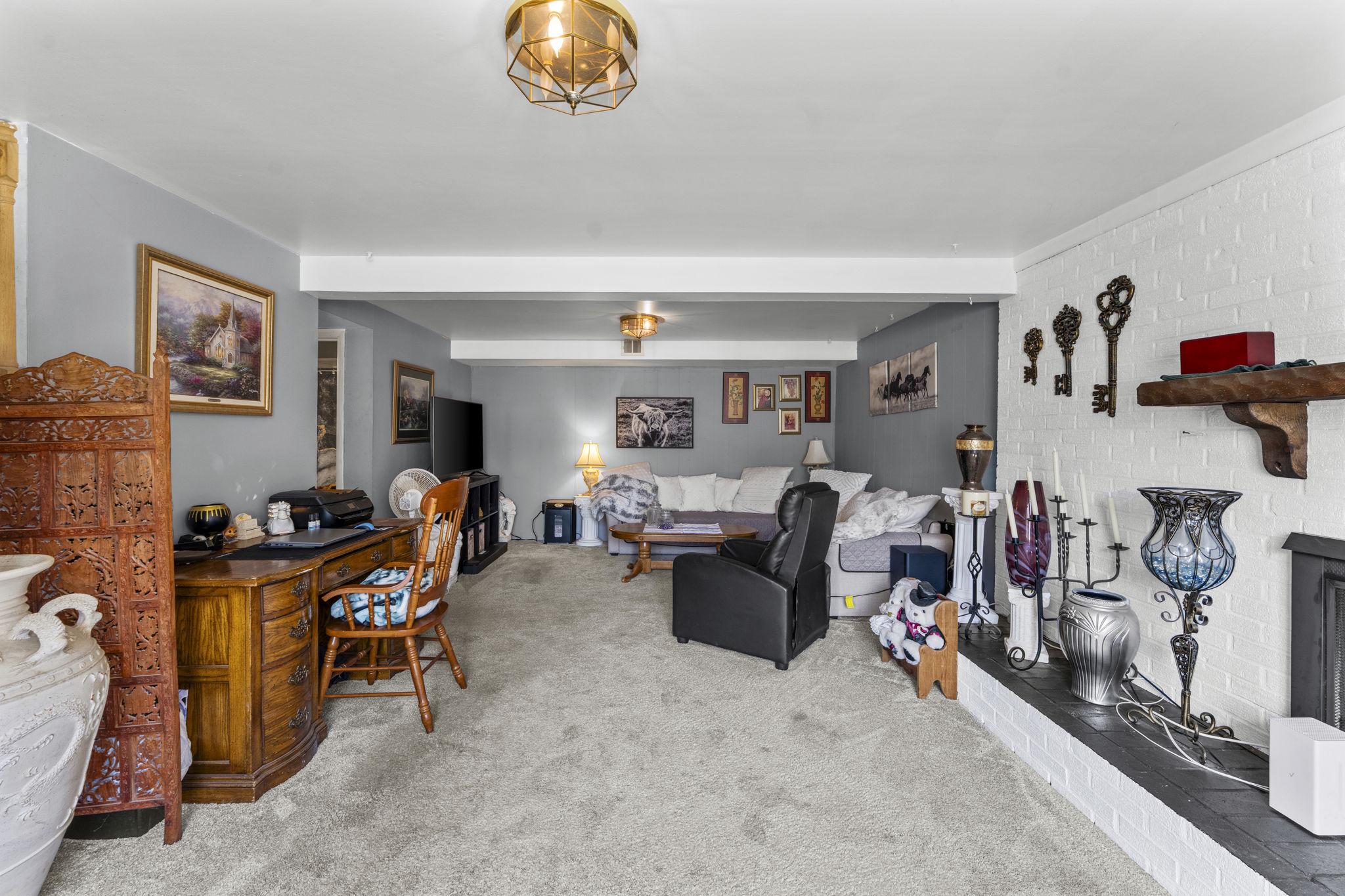 2243 W LONGVIEW DRIVE