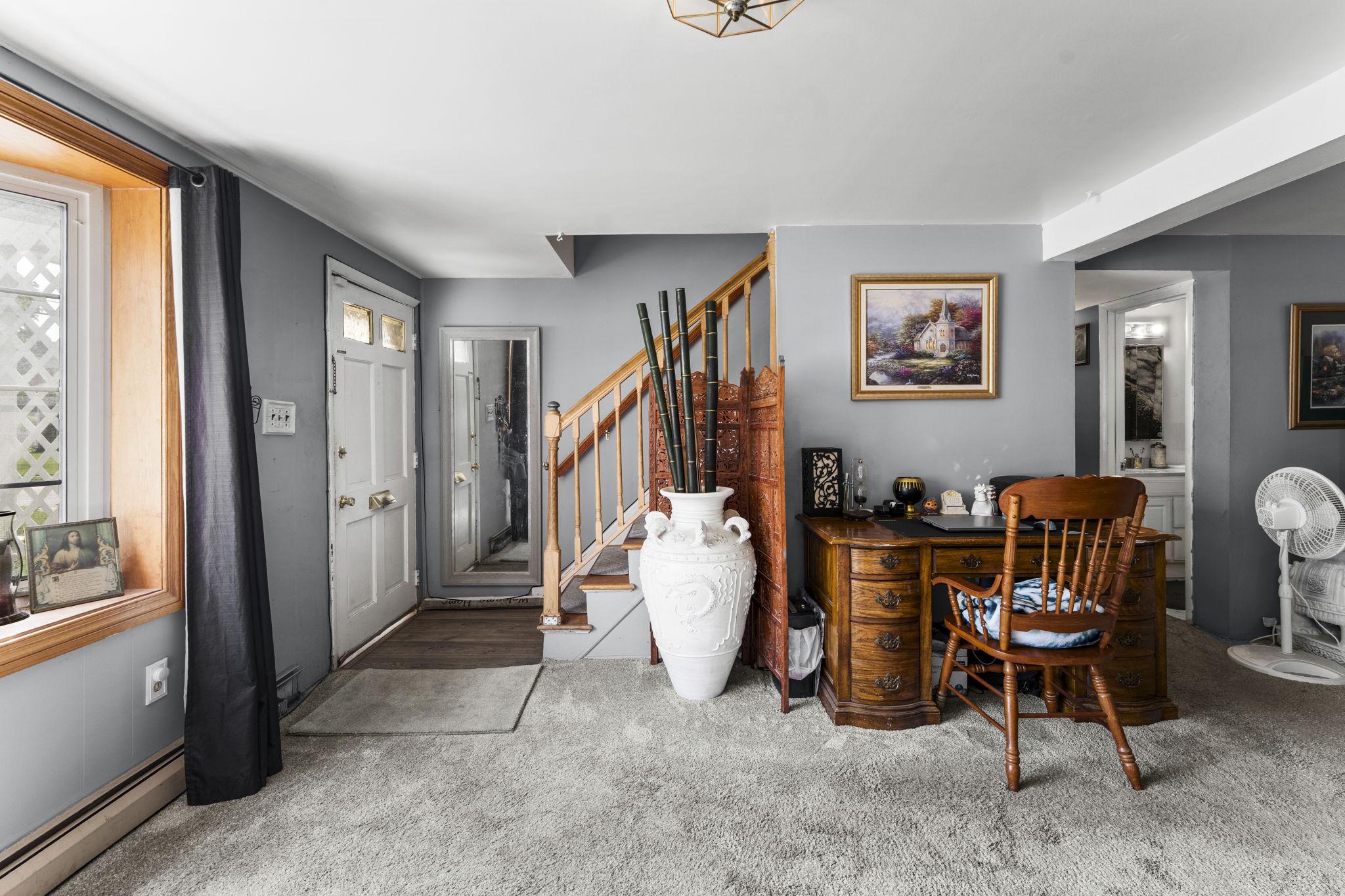 2243 W LONGVIEW DRIVE
