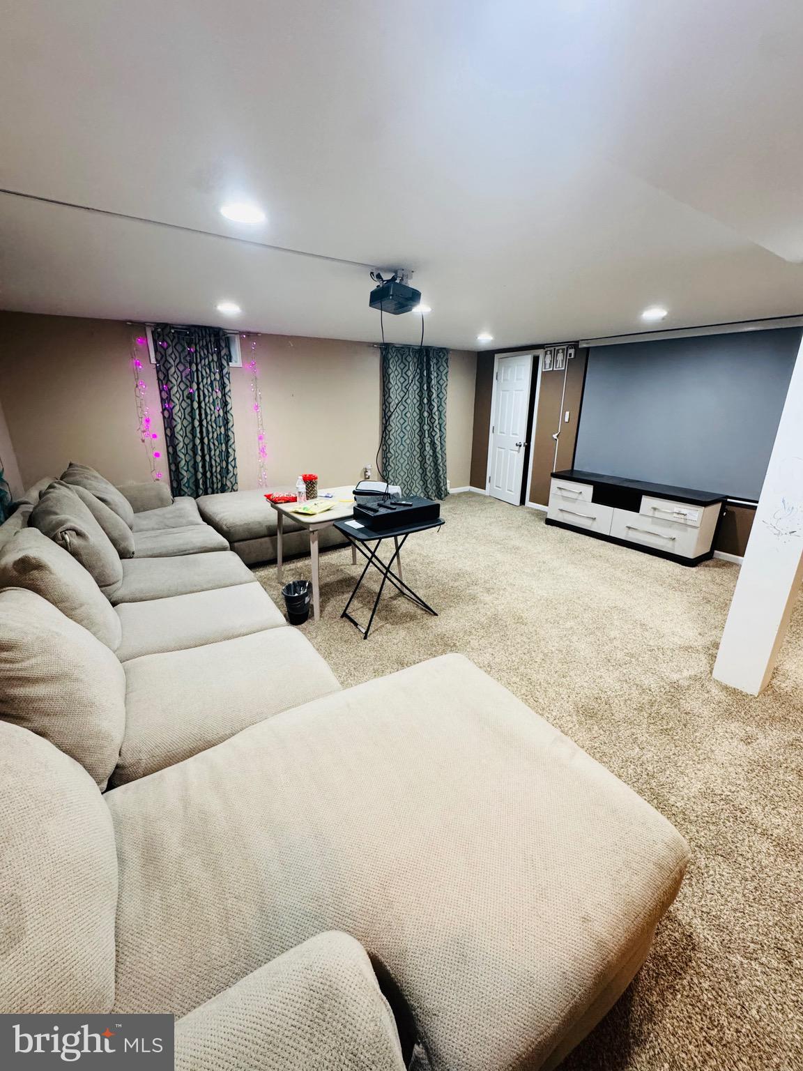 FOX CHASE - Residential