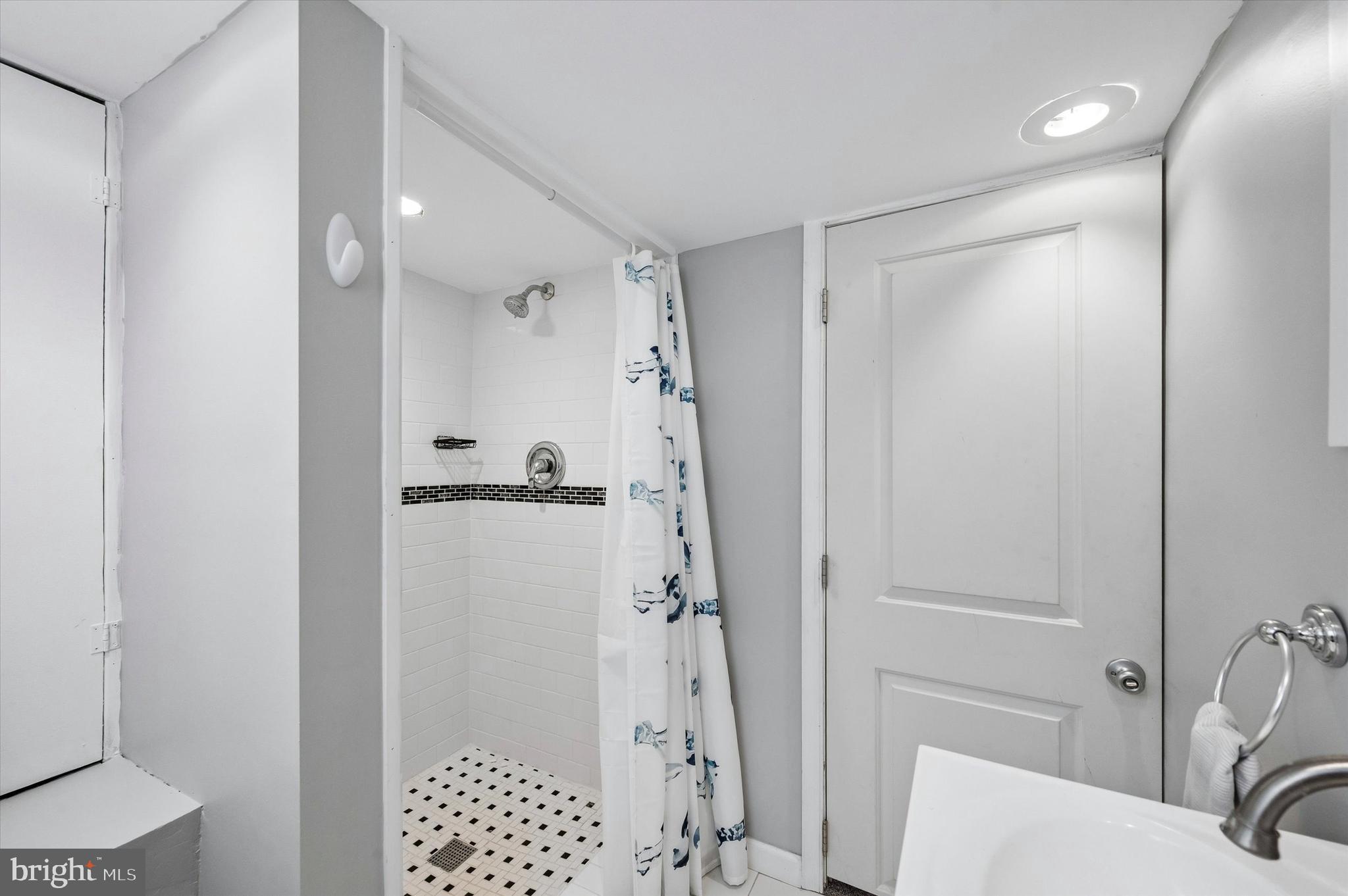 LOWER MOYAMENSING - Residential