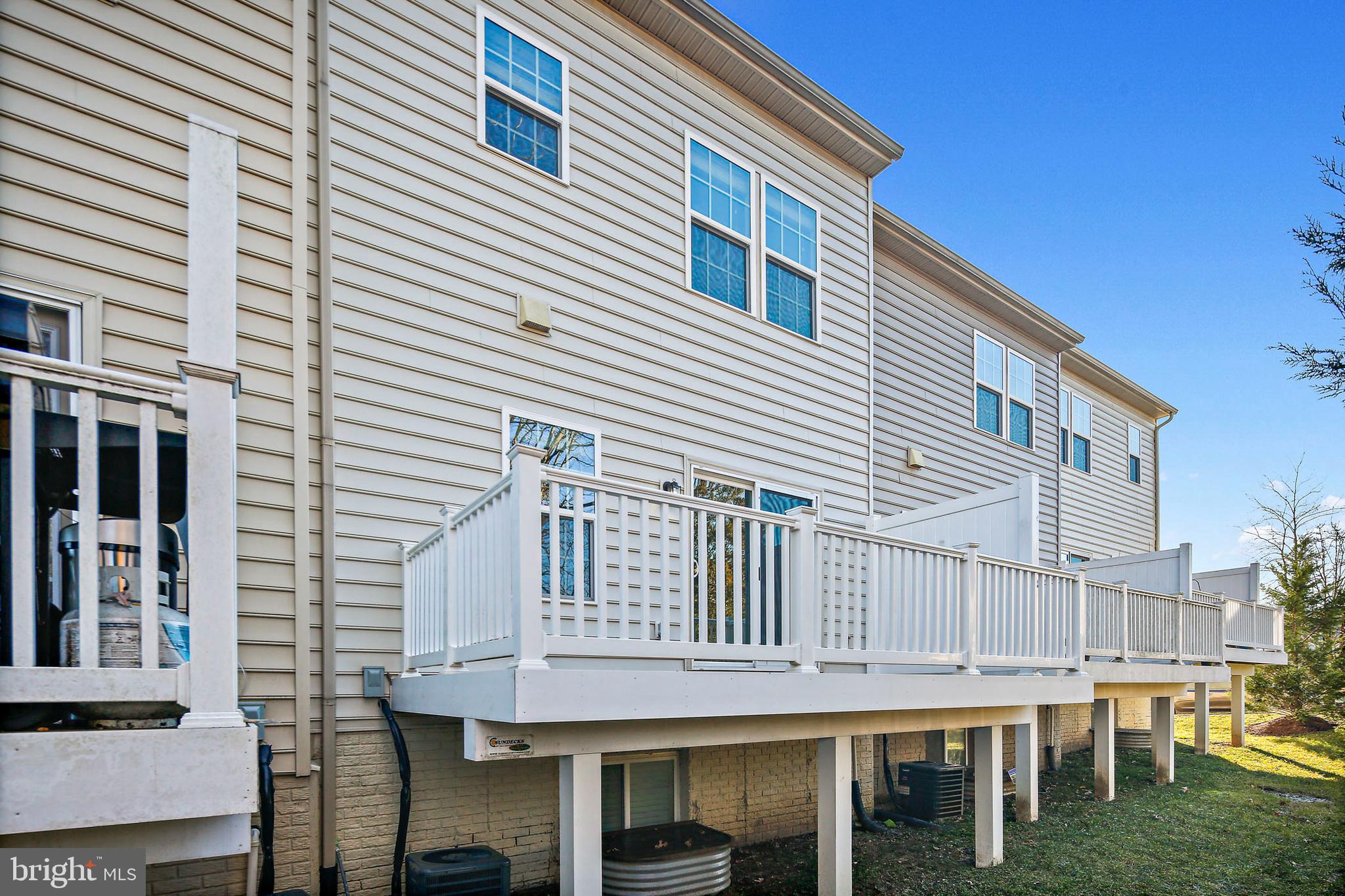 HOWARD SQUARE - Residential Lease