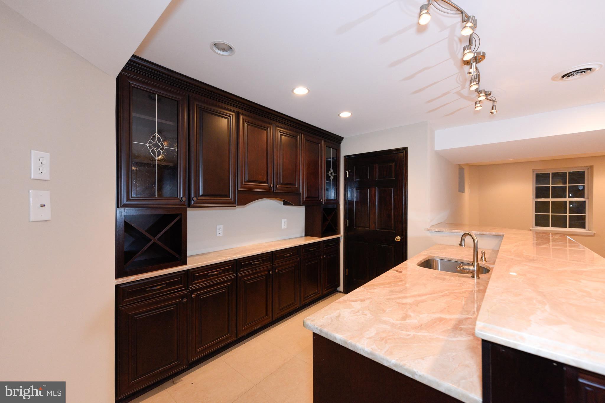 WARREN RAYMOND L PROP - Residential Lease