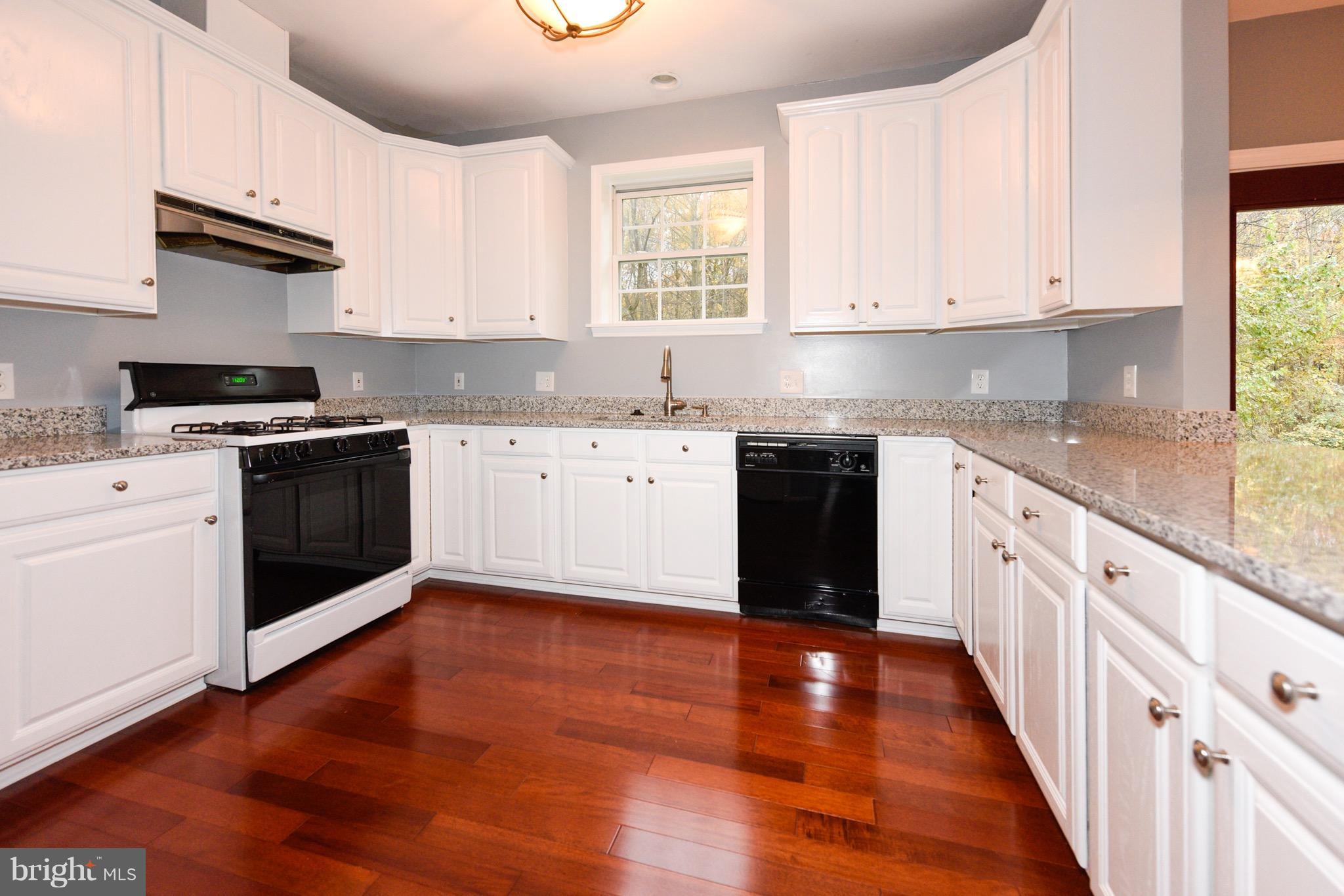 WARREN RAYMOND L PROP - Residential Lease