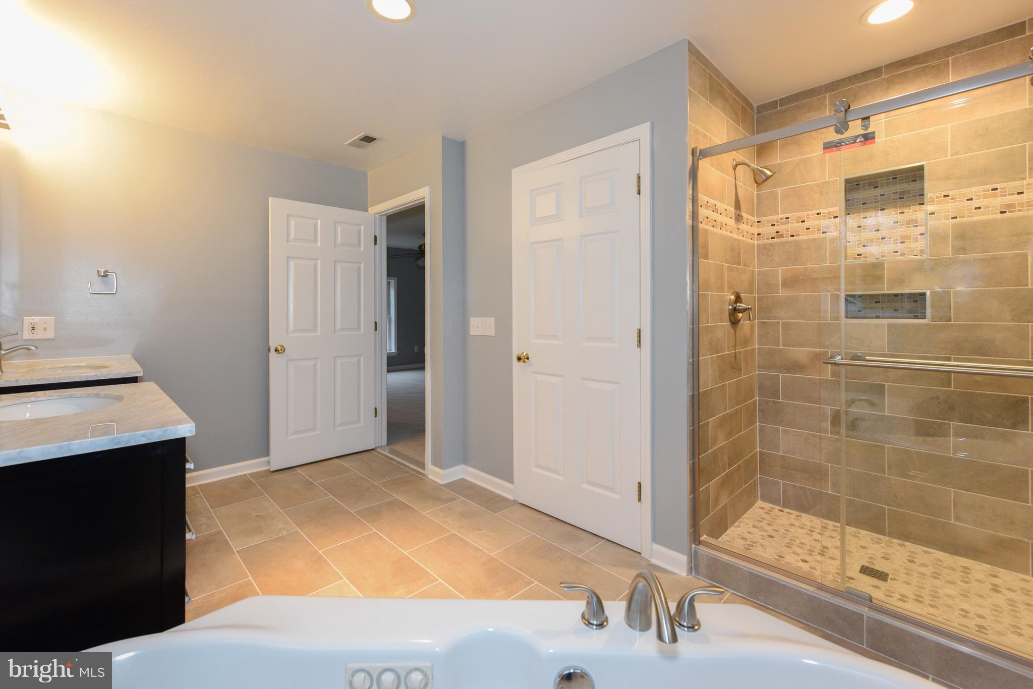 WARREN RAYMOND L PROP - Residential Lease