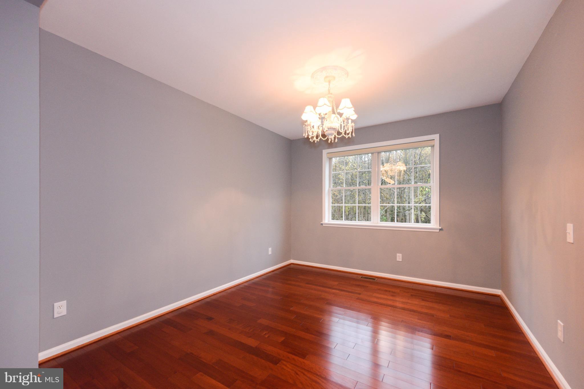 WARREN RAYMOND L PROP - Residential Lease