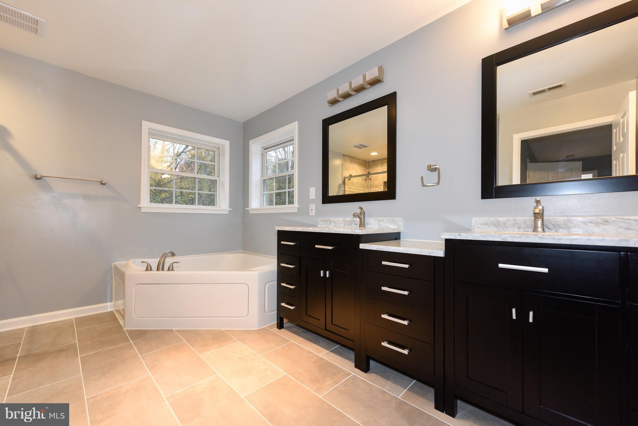 WARREN RAYMOND L PROP - Residential Lease