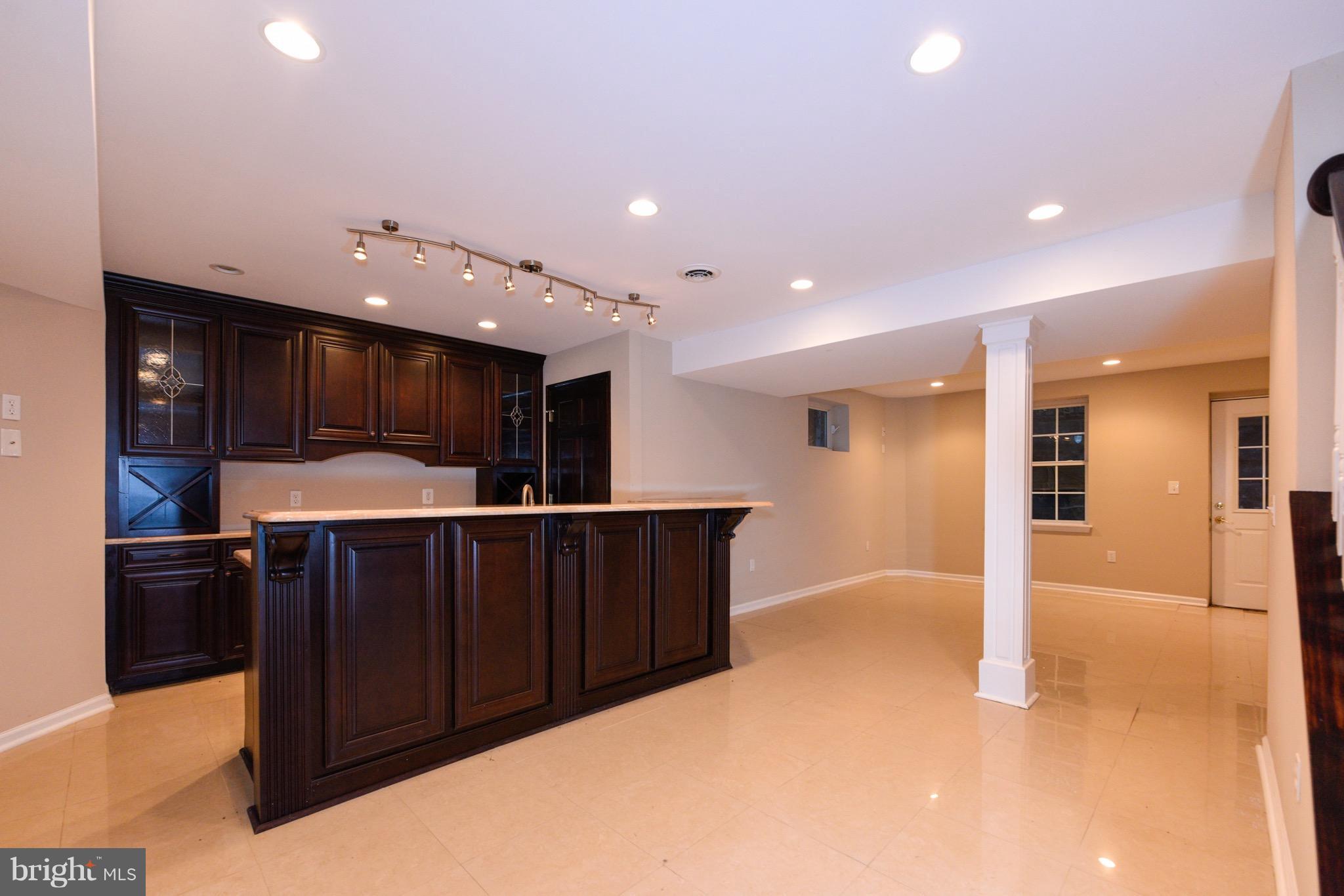 WARREN RAYMOND L PROP - Residential Lease