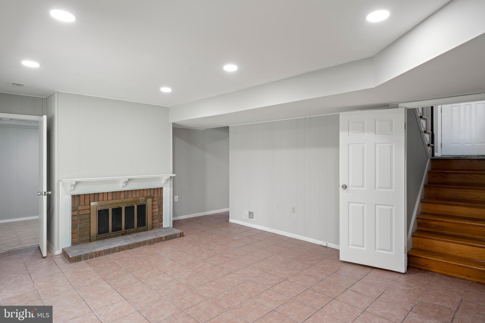 GLENFIELD MANOR - Residential