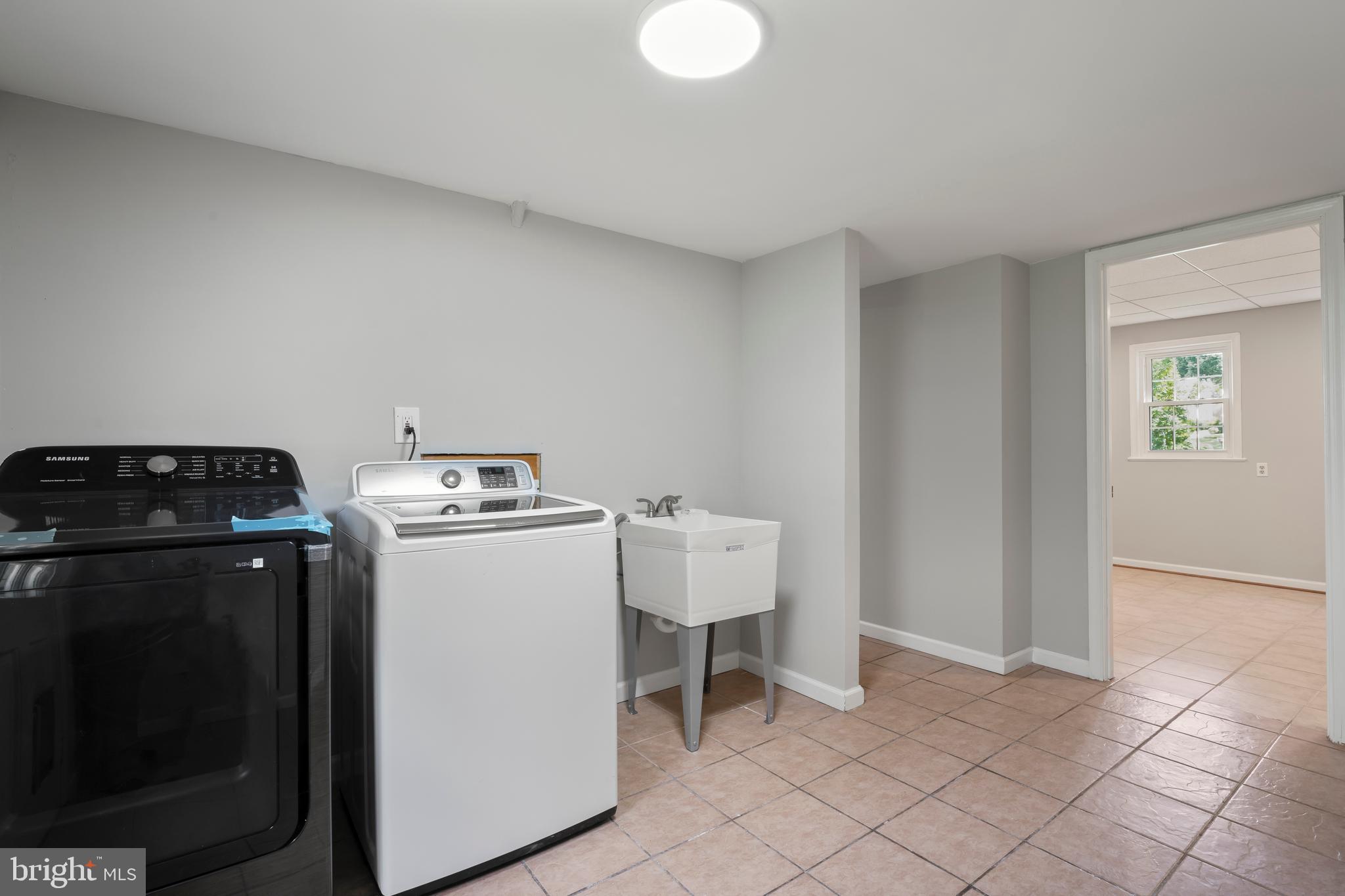 GLENFIELD MANOR - Residential