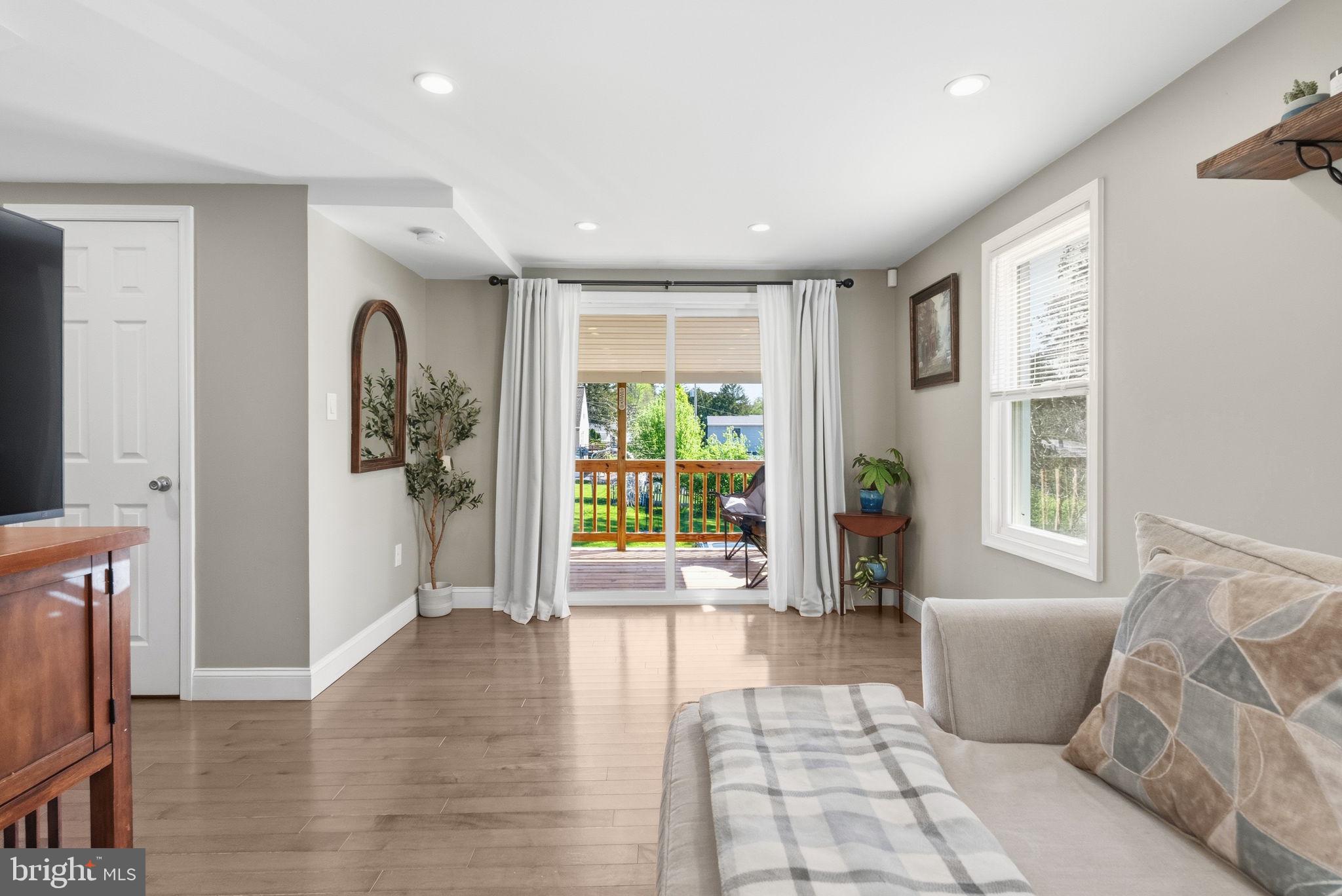 SPRING MOUNT - Residential