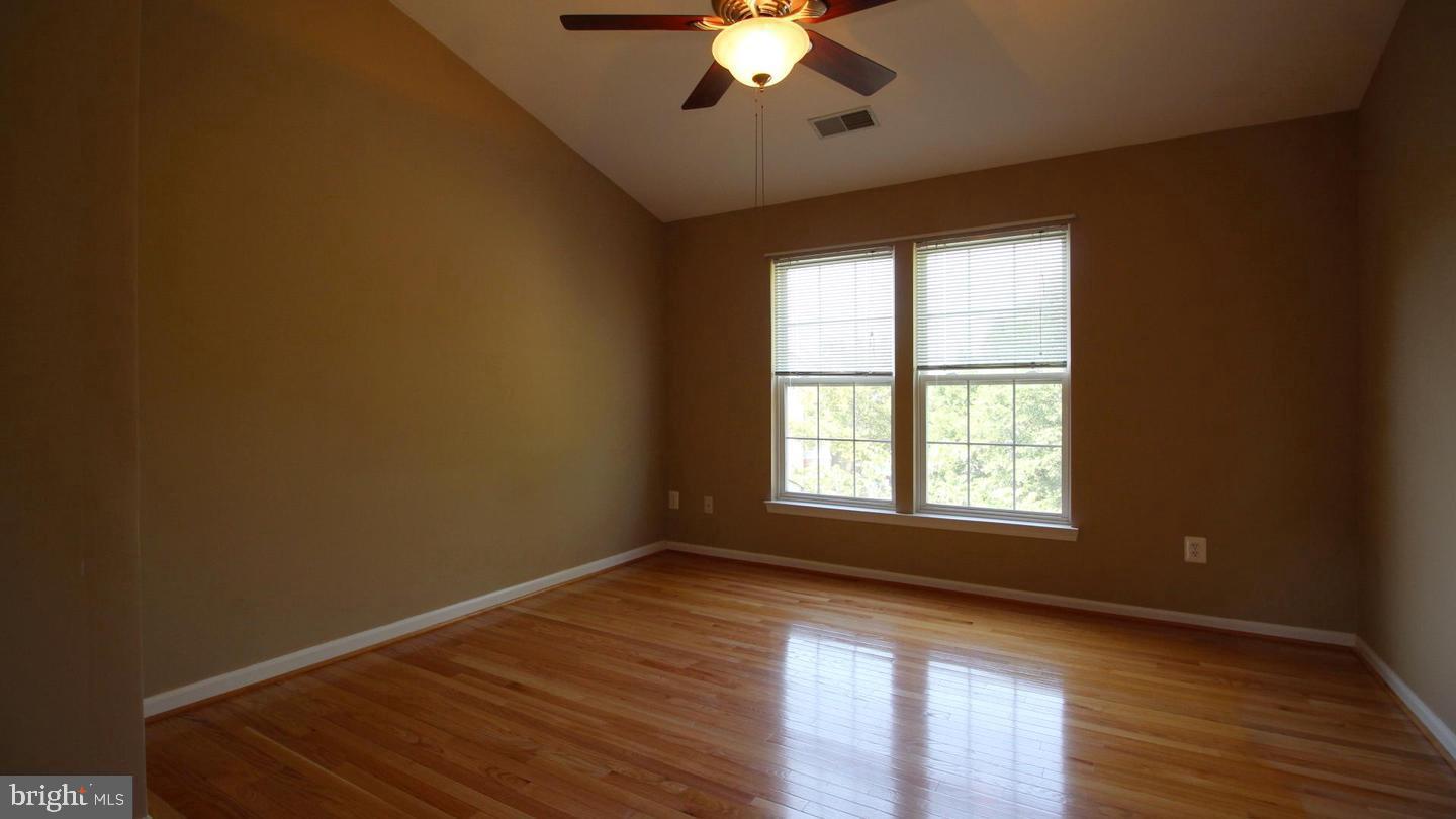 POTOMAC LAKES - Residential Lease