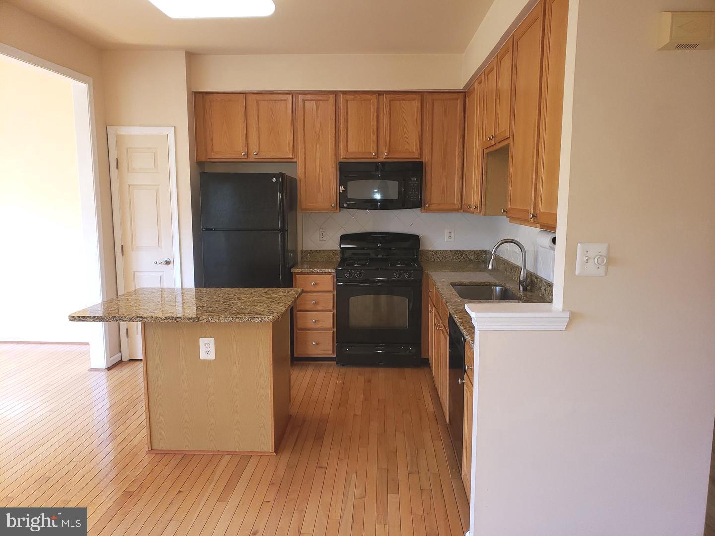 POTOMAC LAKES - Residential Lease