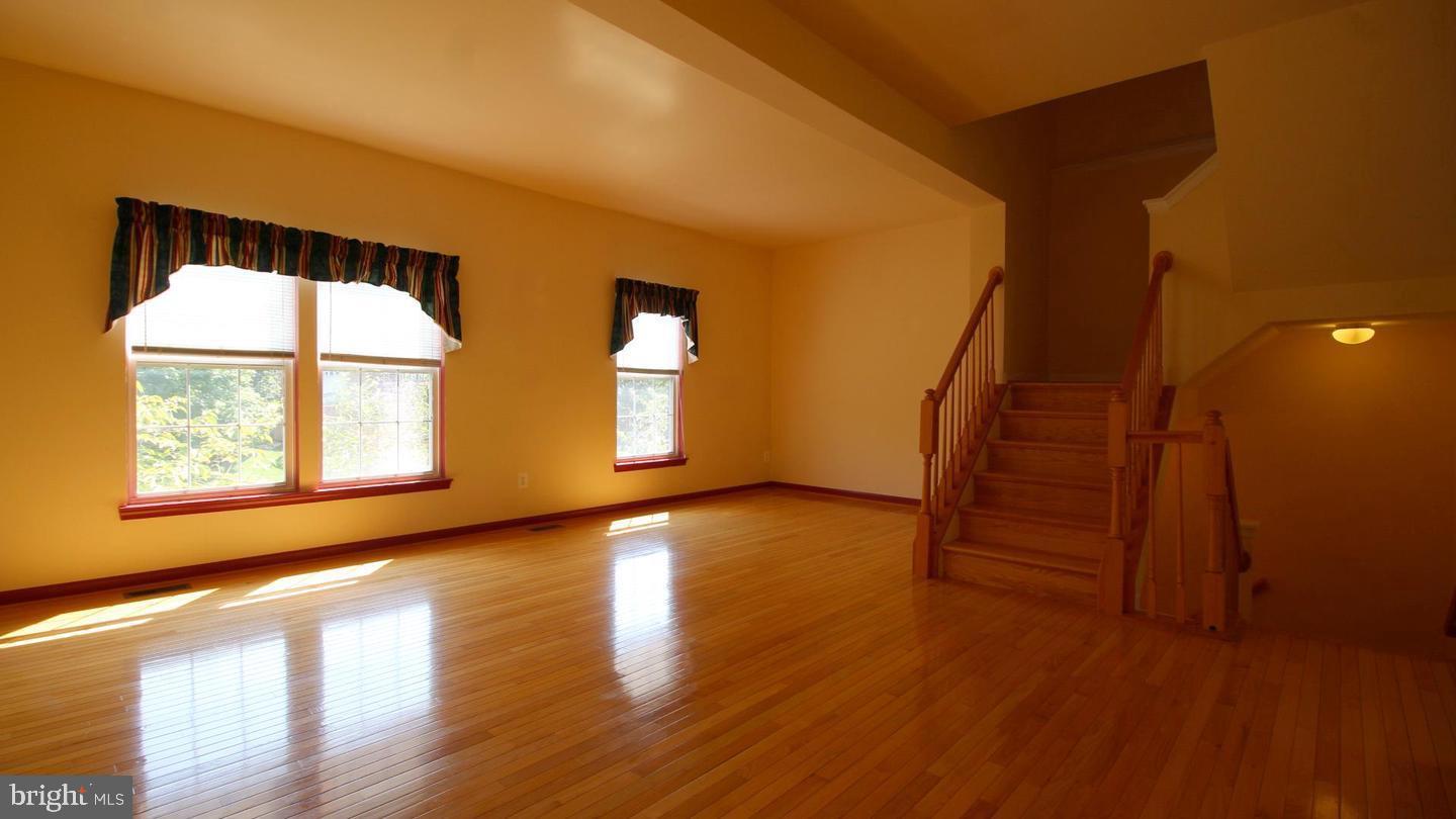 POTOMAC LAKES - Residential Lease