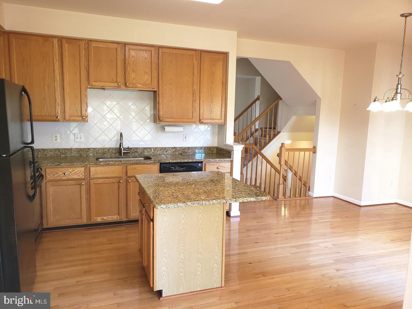 POTOMAC LAKES - Residential Lease