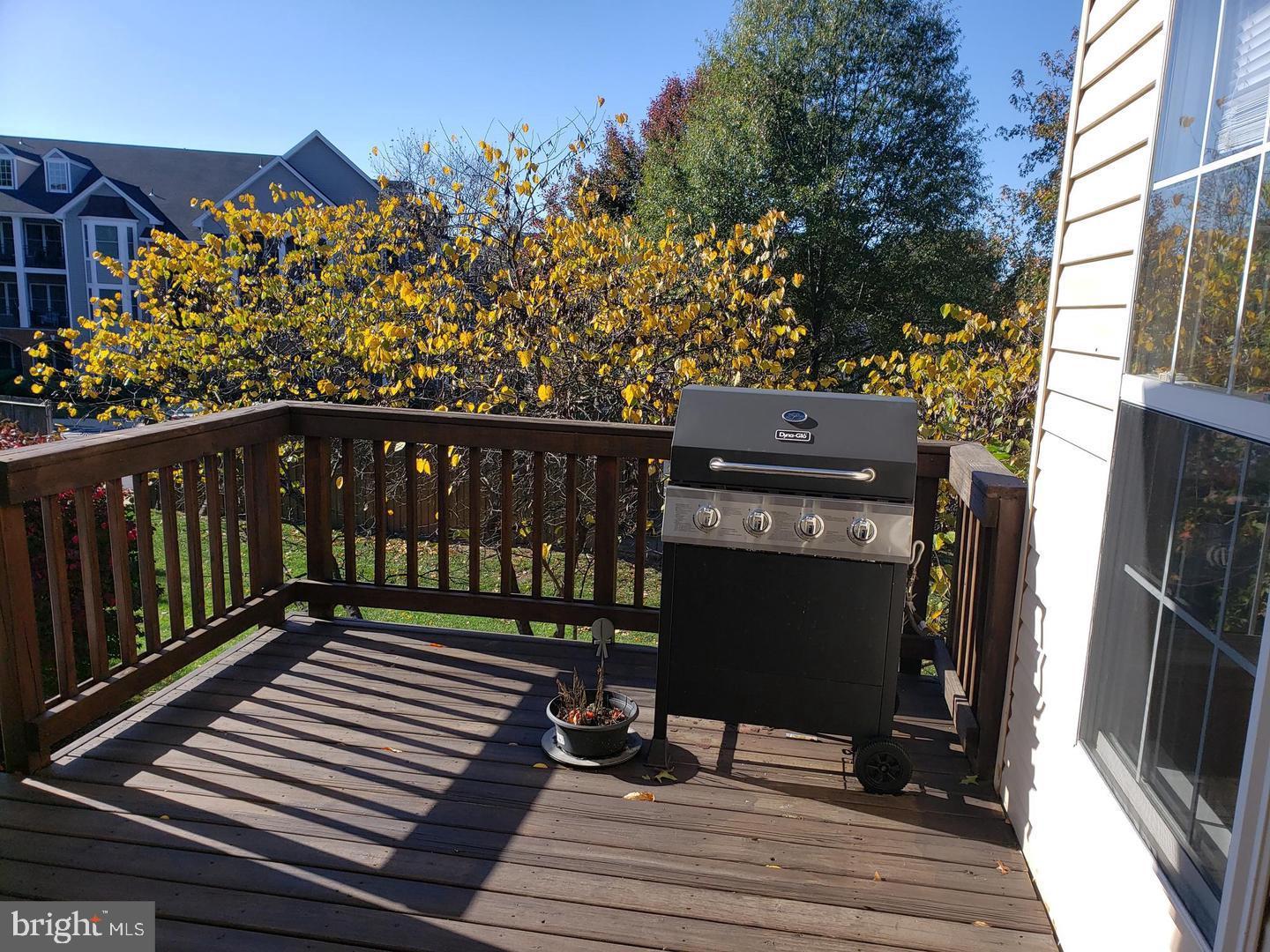 POTOMAC LAKES - Residential Lease