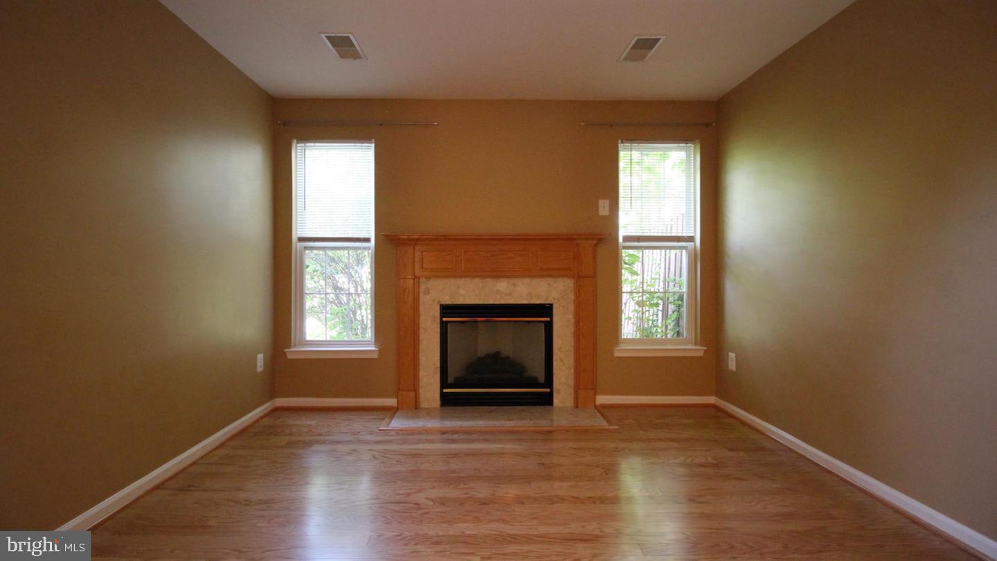 POTOMAC LAKES - Residential Lease