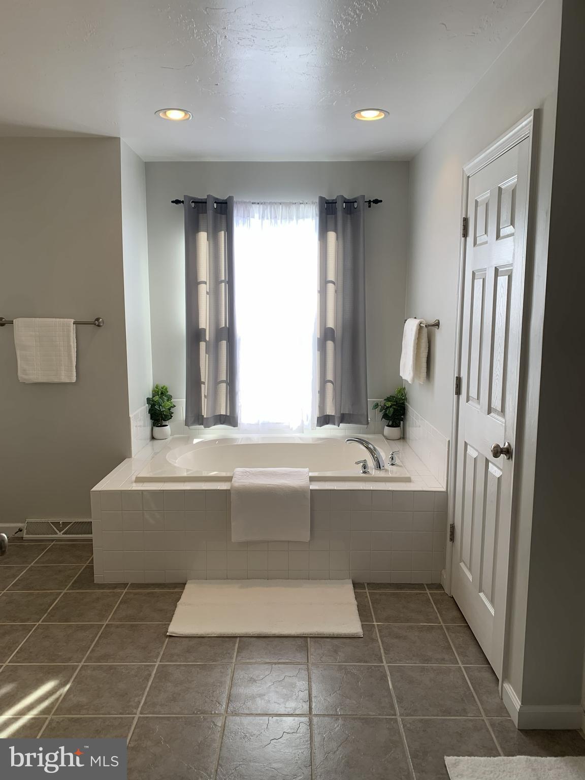 JACKSON HEIGHTS SINGLE FAMILY HOMES - Residential