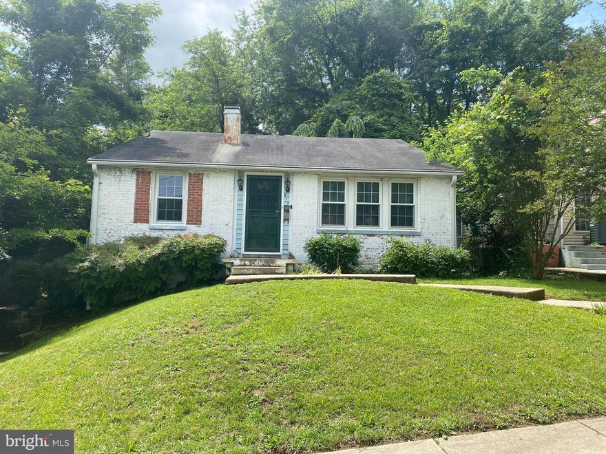 Great investment property. Property is sold 'as is'. Needs renovation. PLEASE DO NOT DISTURB OCCUPANT.