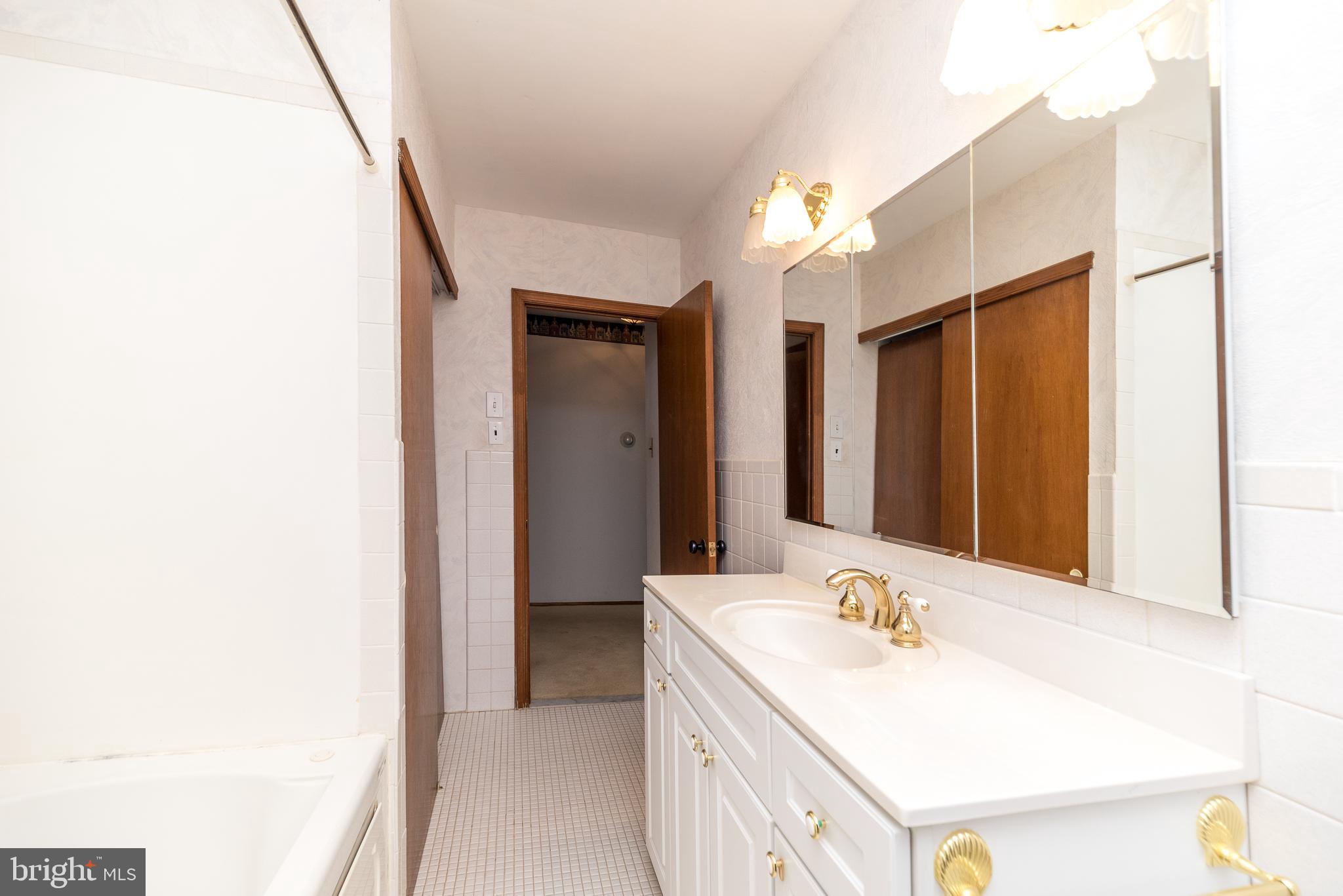 FOX HILL FARMS - Residential