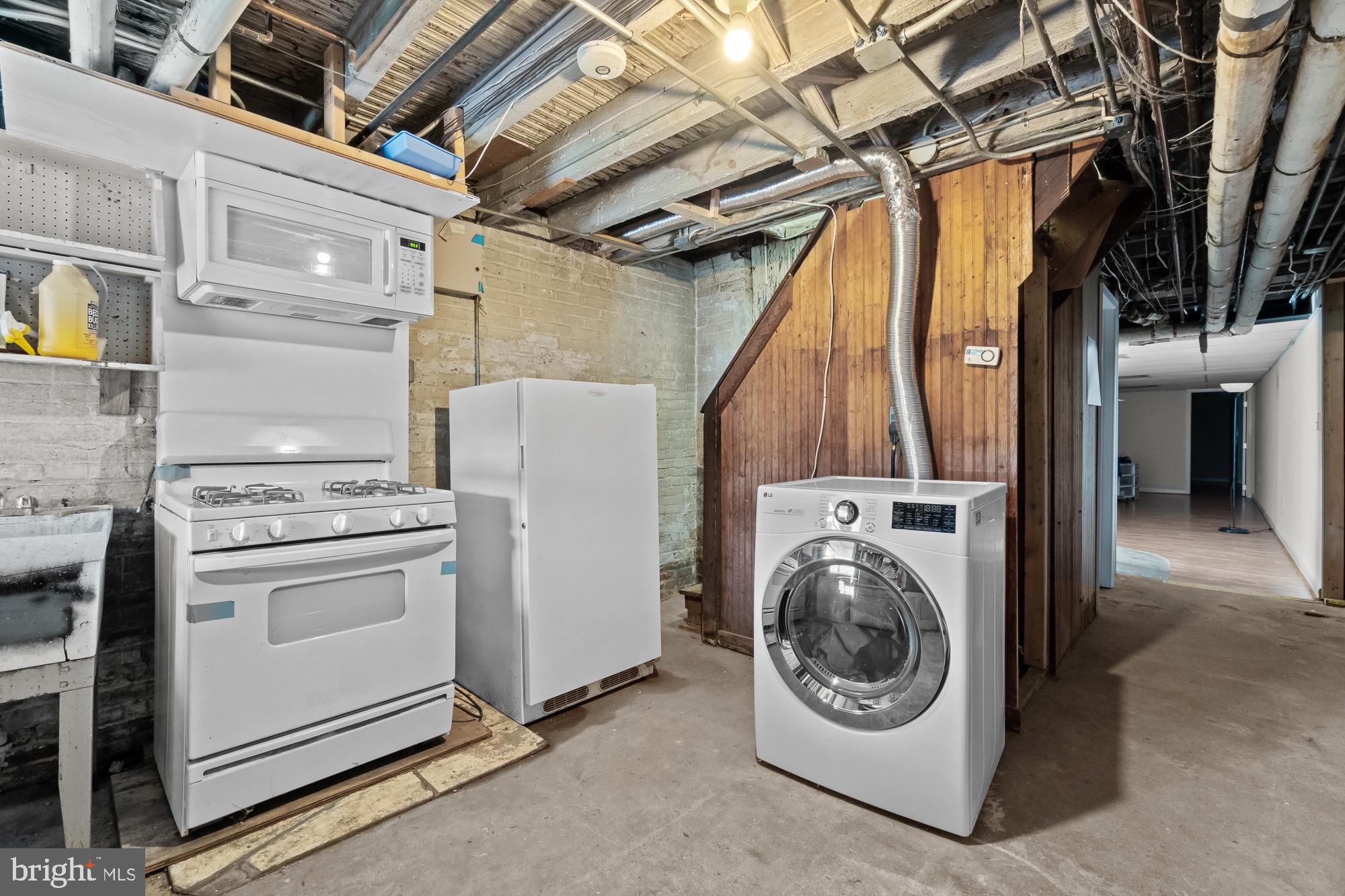 CHARLES VILLAGE - Residential Lease